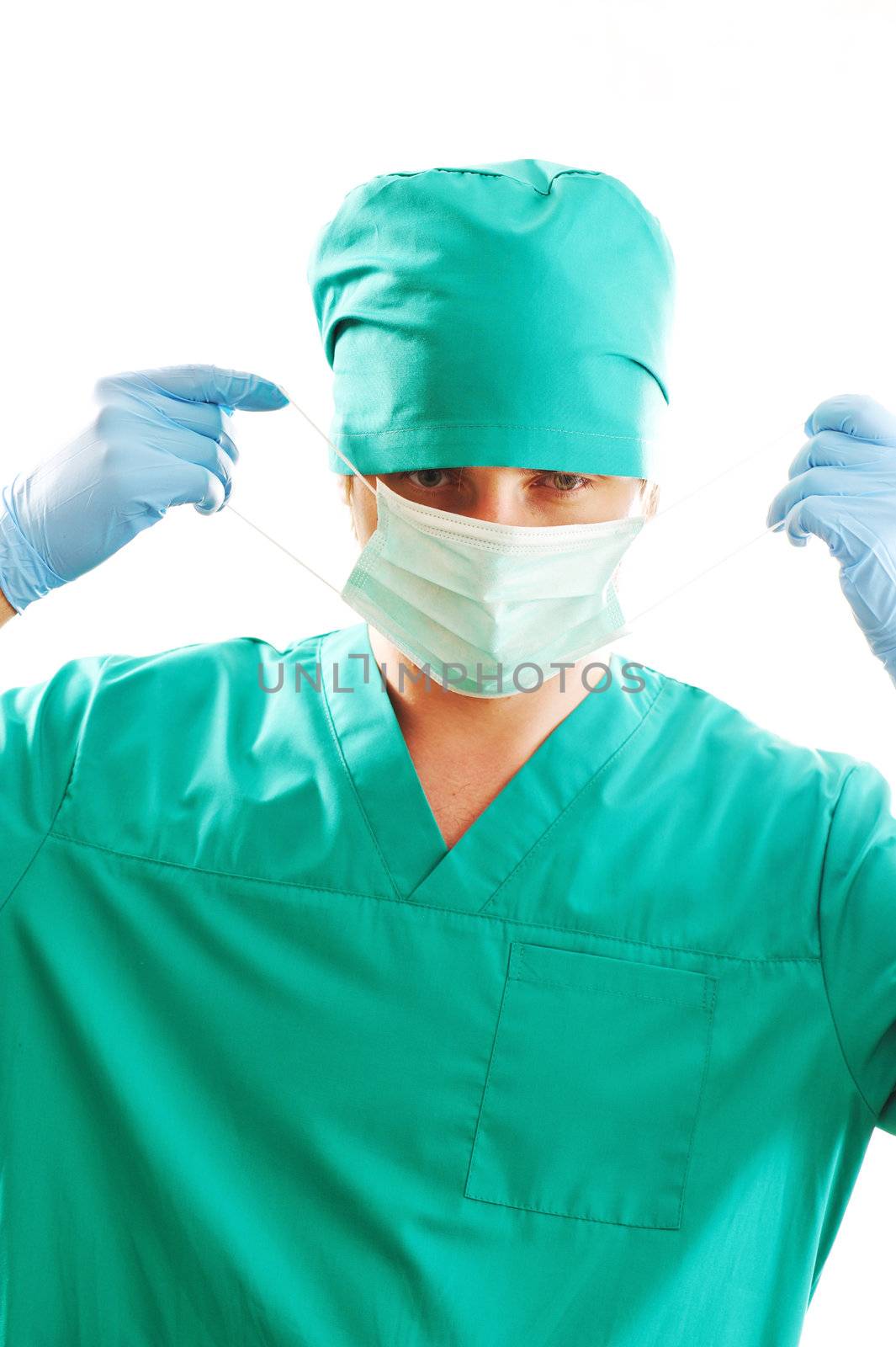 Pulling on surgical mask by haveseen