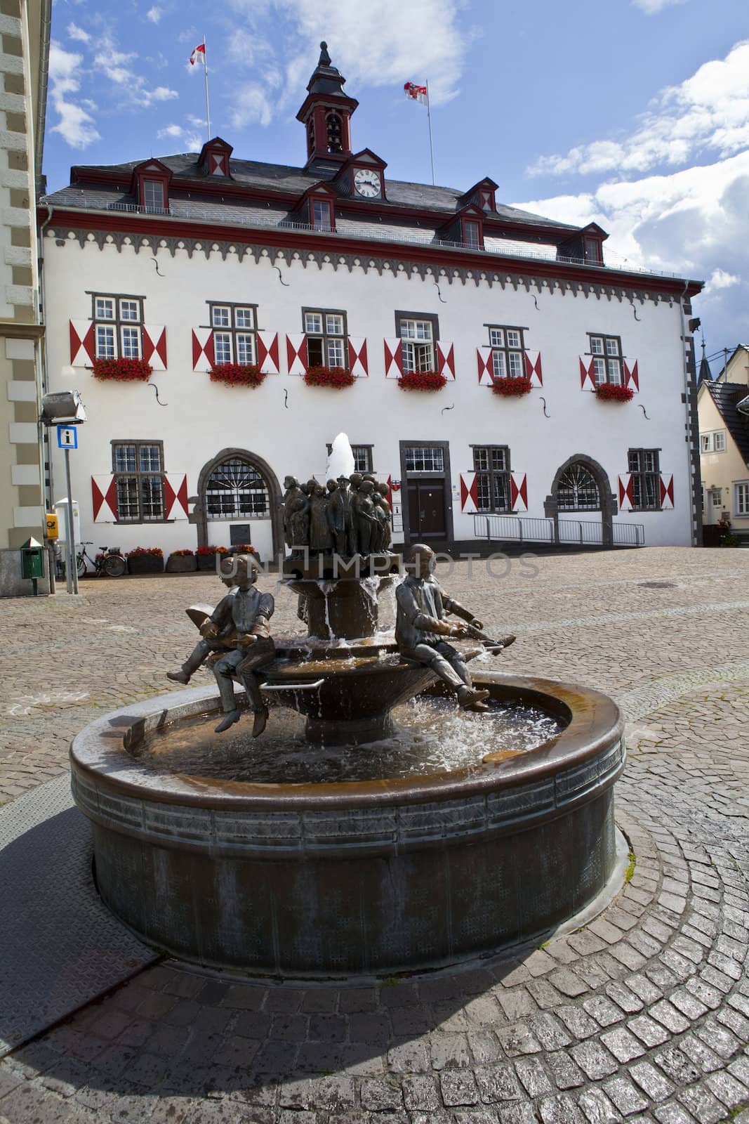 The Town Hall (Rathaus) and Ratsbrunnen (Council) fountain in Linz am Rhein (Linz on the Rhine) in Germany.