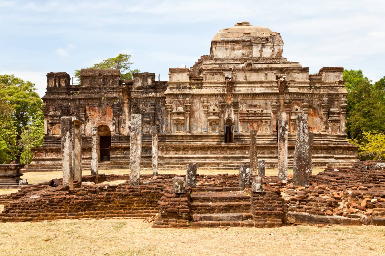 thuparama in polonnaruwa, sri lanka