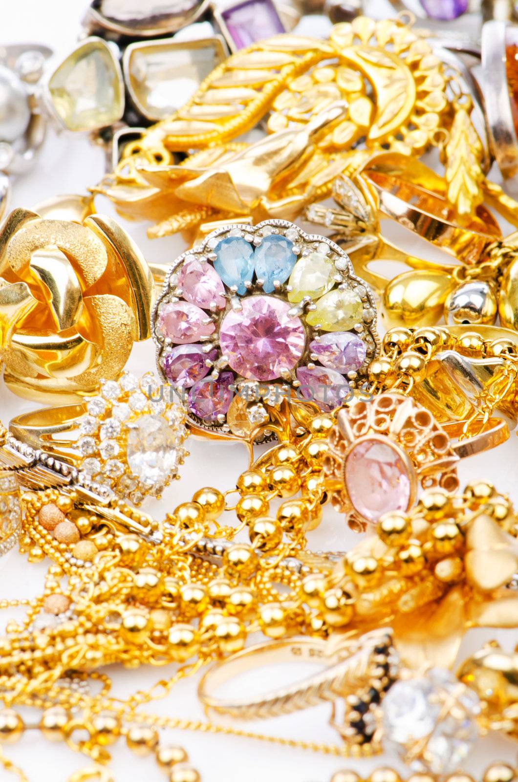 Large collection of gold jewellery 