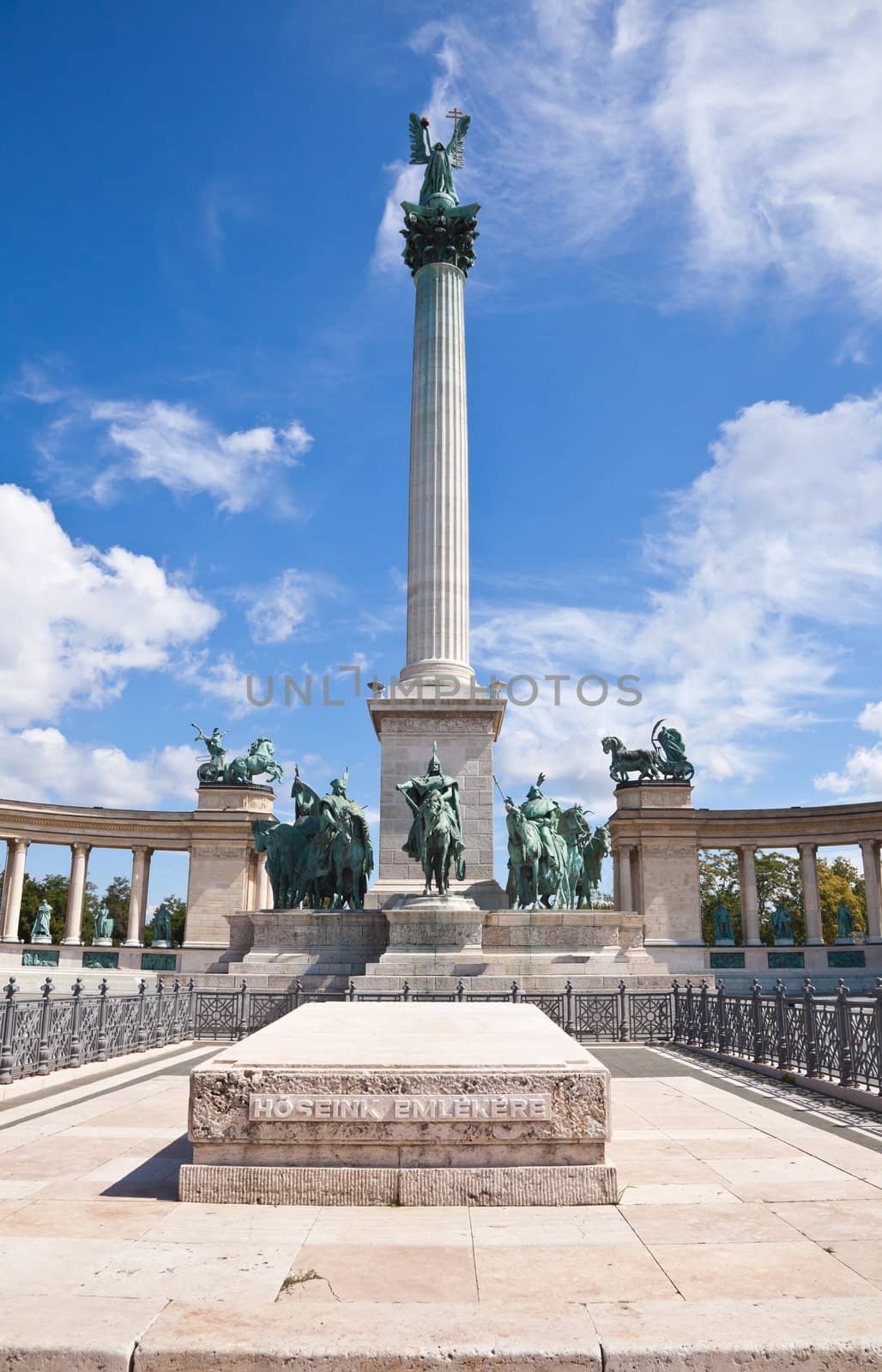 heroes square in budapest, a square dedicated to the hungarian kings