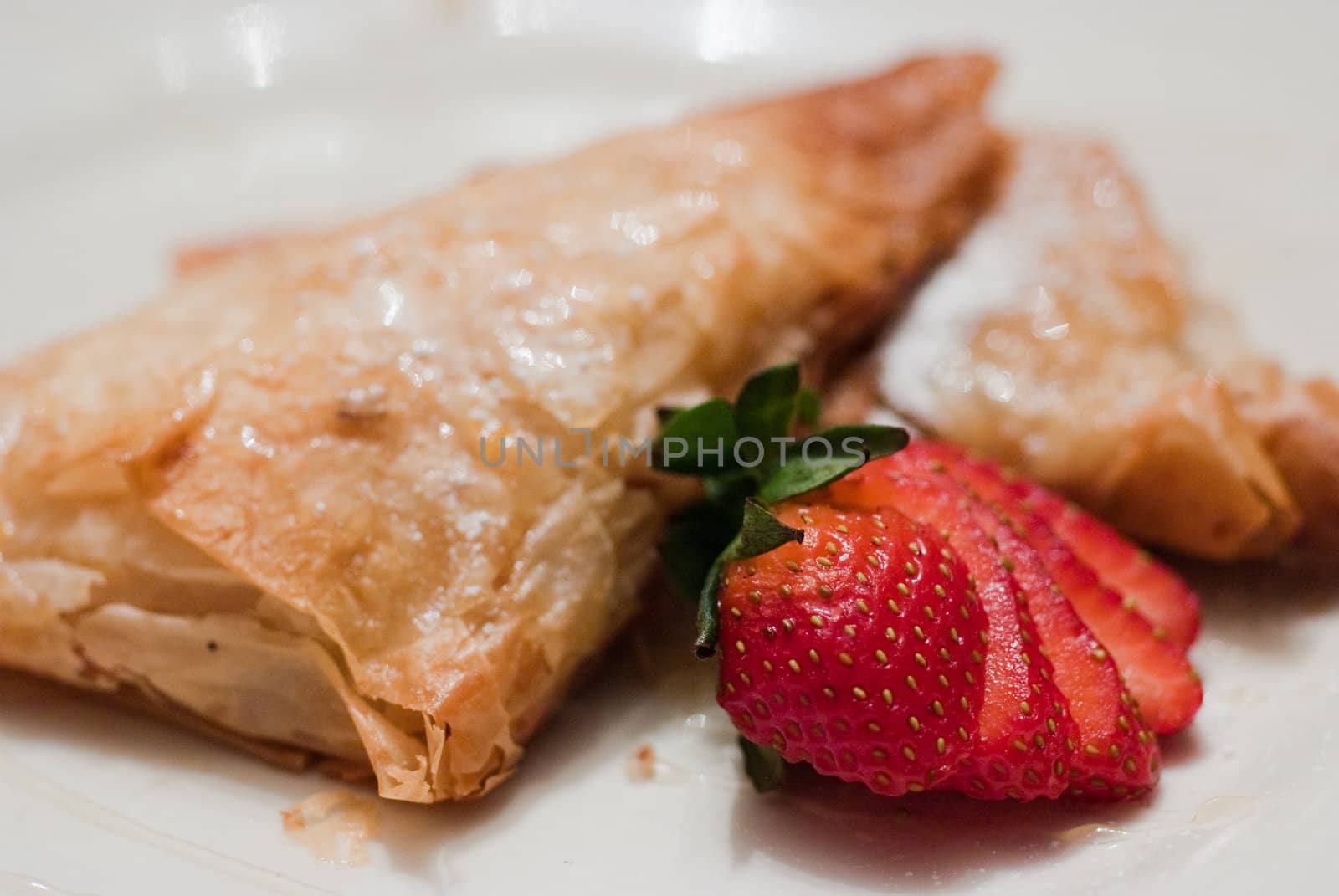 Filled Apple Pastries with Strawberries and Sugar