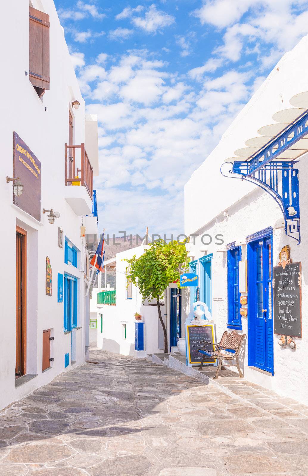 The town of Apollonia, Sifnos, Greece by akarelias