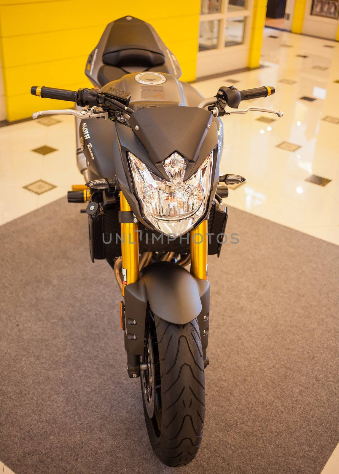 Yamaha FZ8 on display by FrameAngel