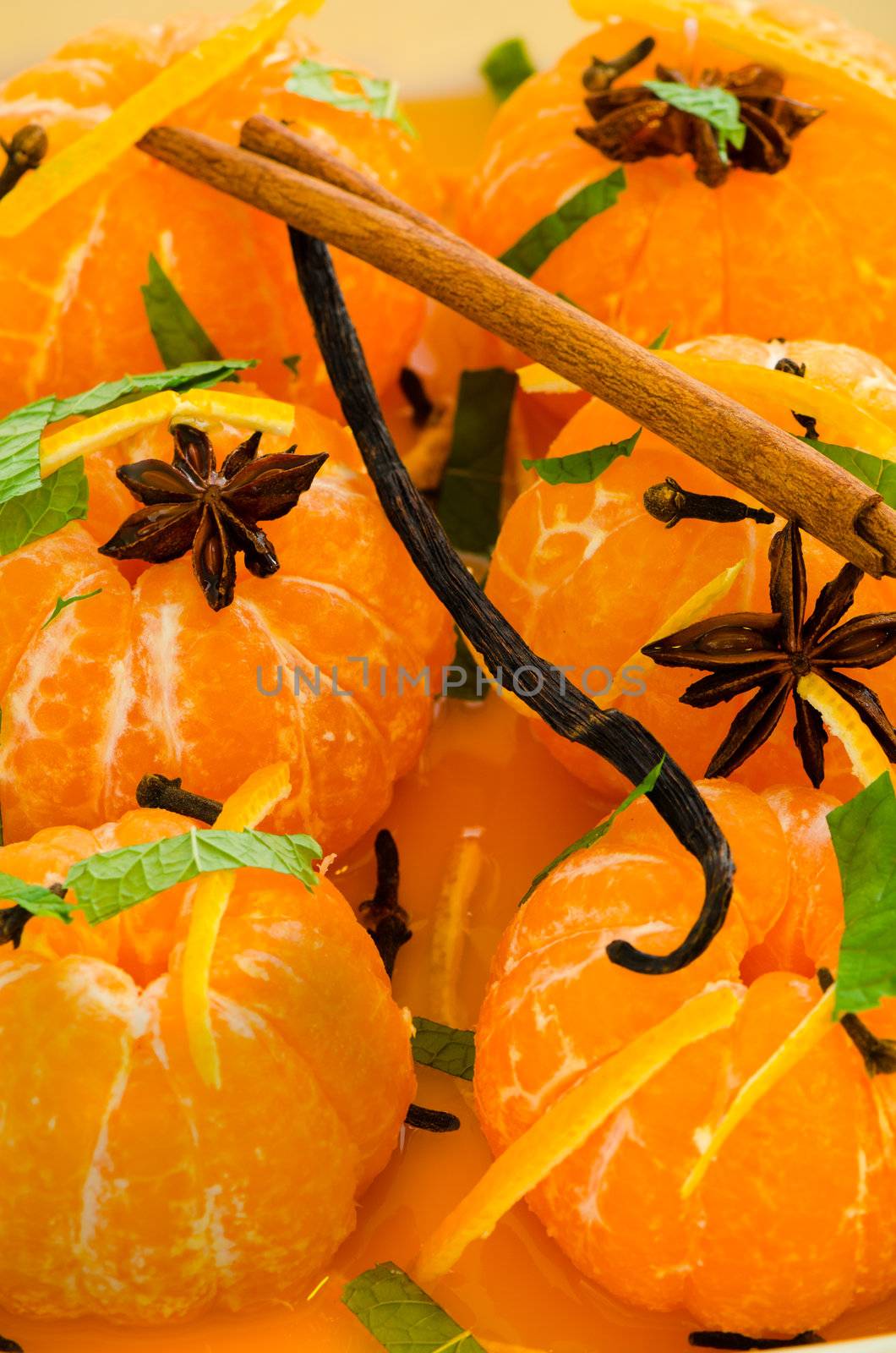 Mandarins in spiced syrup with cinnamon, star anise, vanilla and fresh mint
