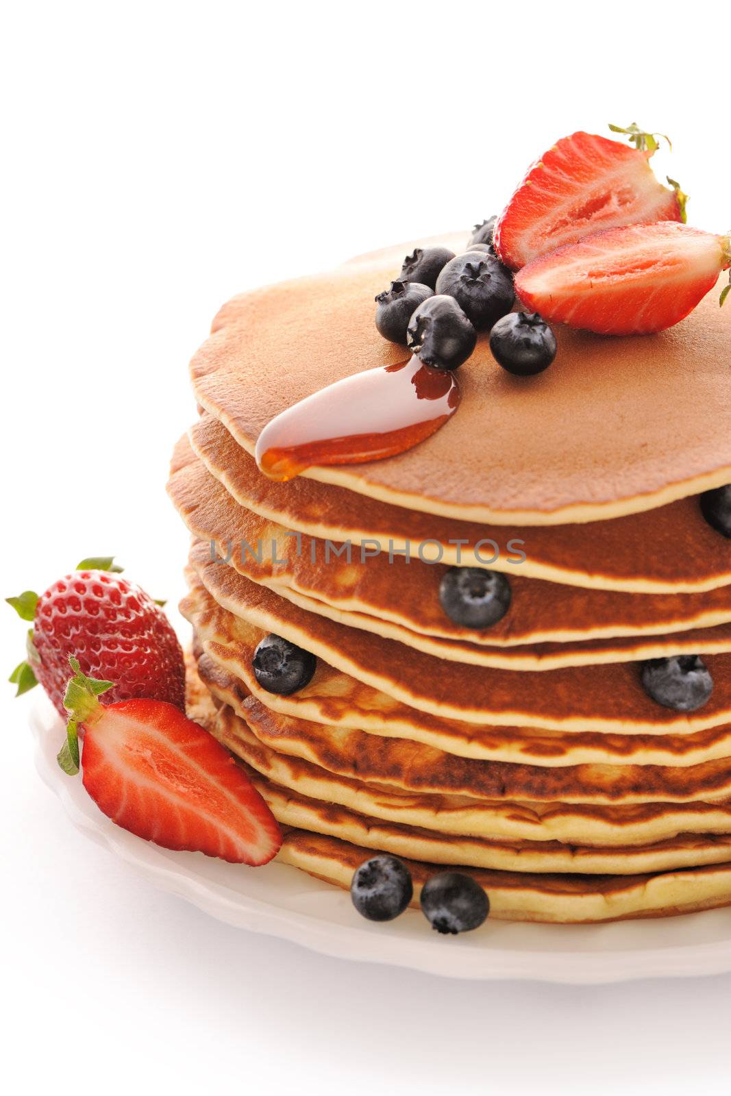 Pancakes with strawberry and blueberries by haveseen
