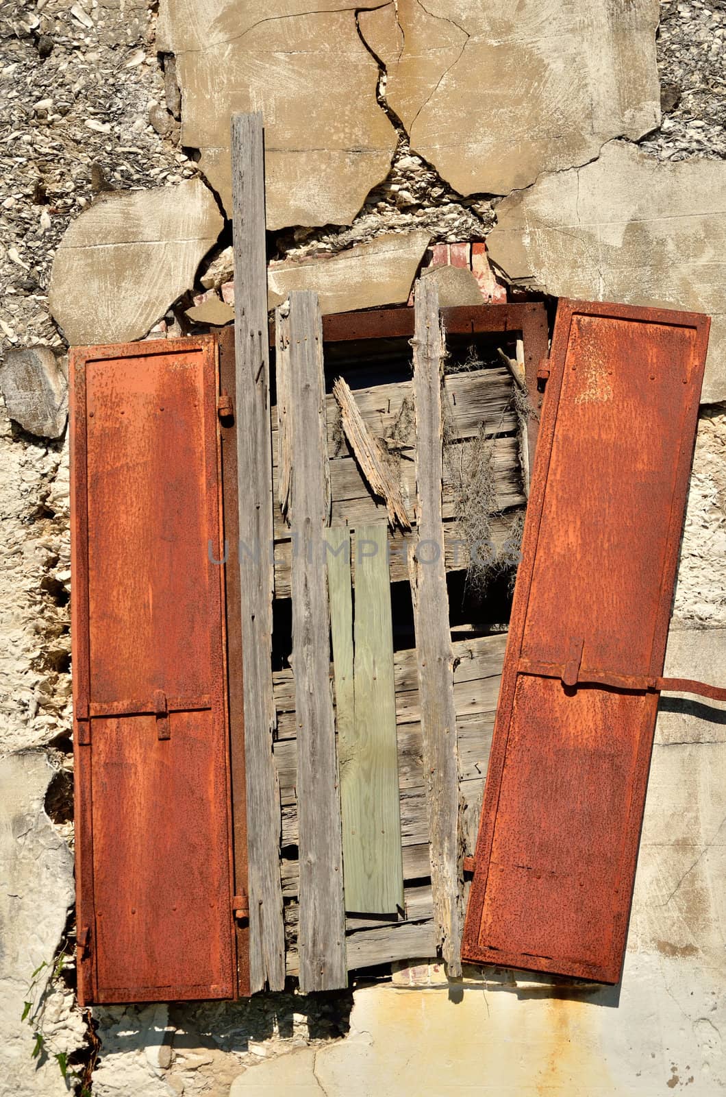 A window in a tabby and stucco building of the 1800s