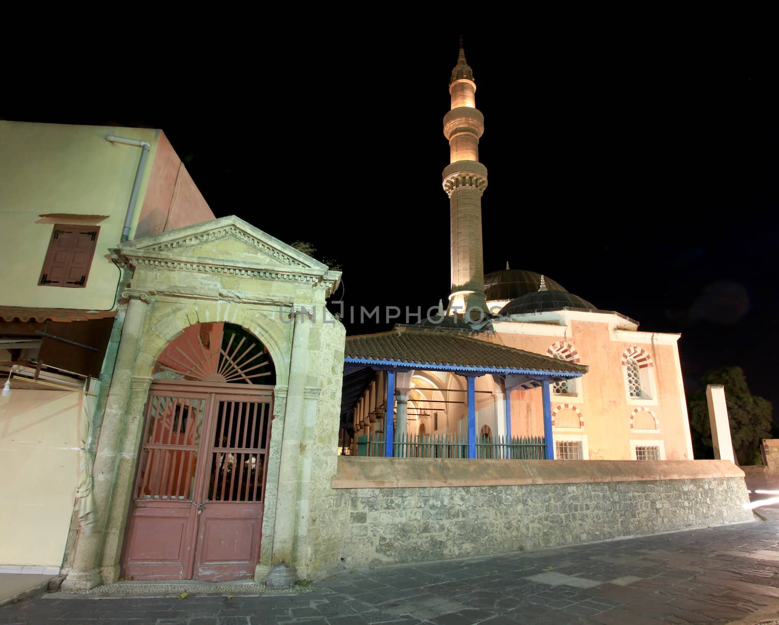 Suleimans mosque minaret by olliemt