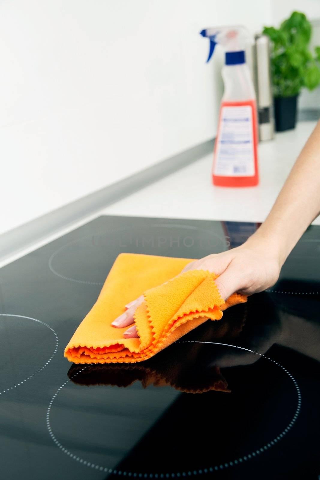 Hand cleaning induction stove