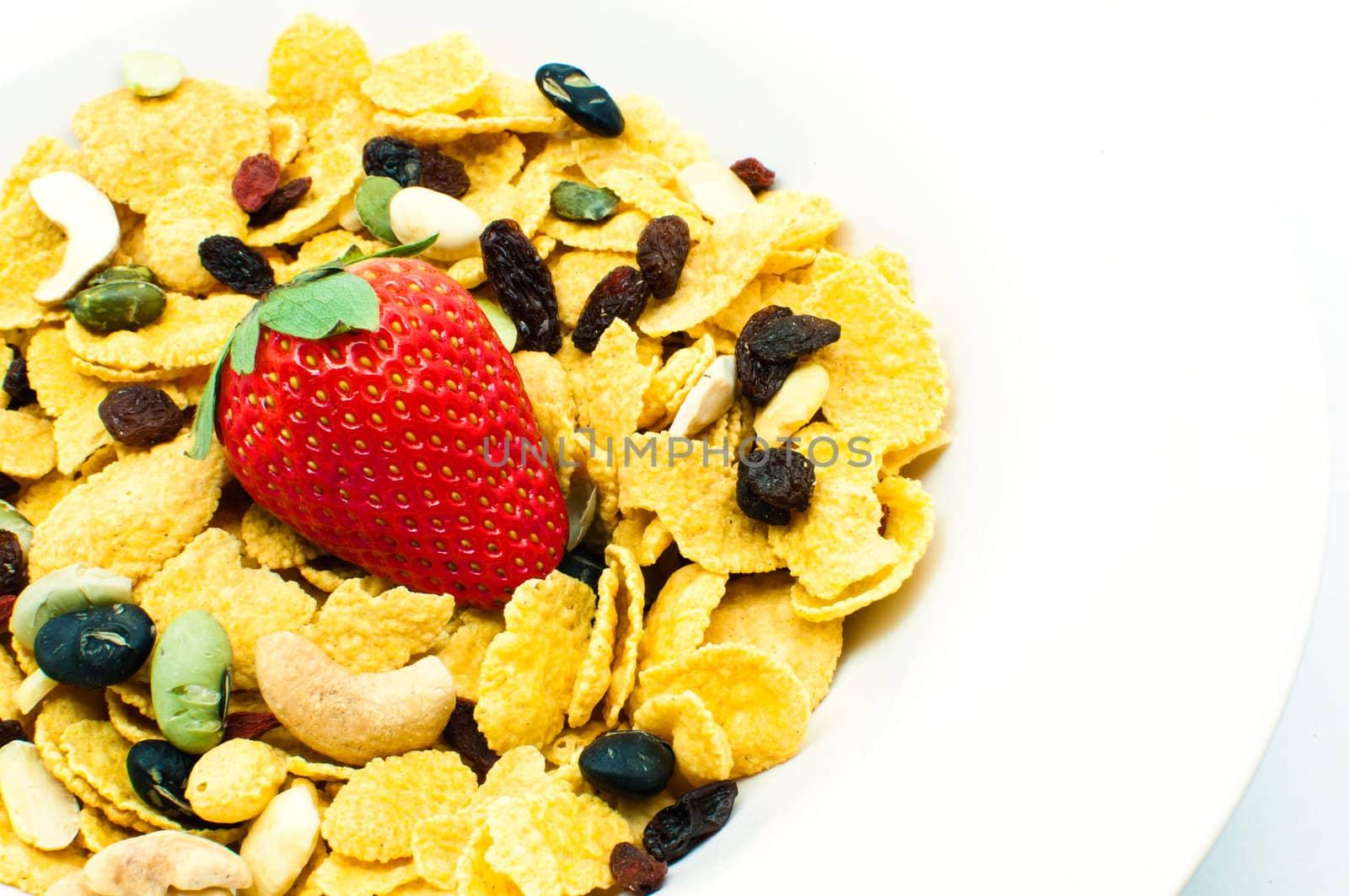 cereal with strawberry and mixed nut