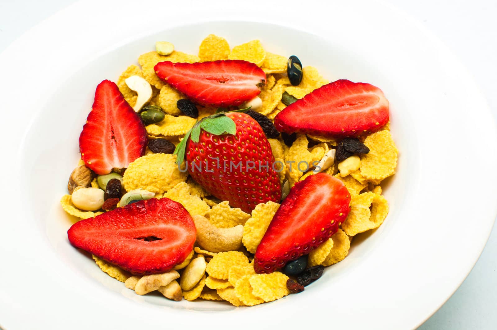 cereal with strawberry and mixed nut