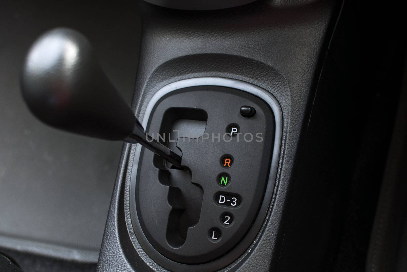 The mechanism of switching modes of automatic transmission car