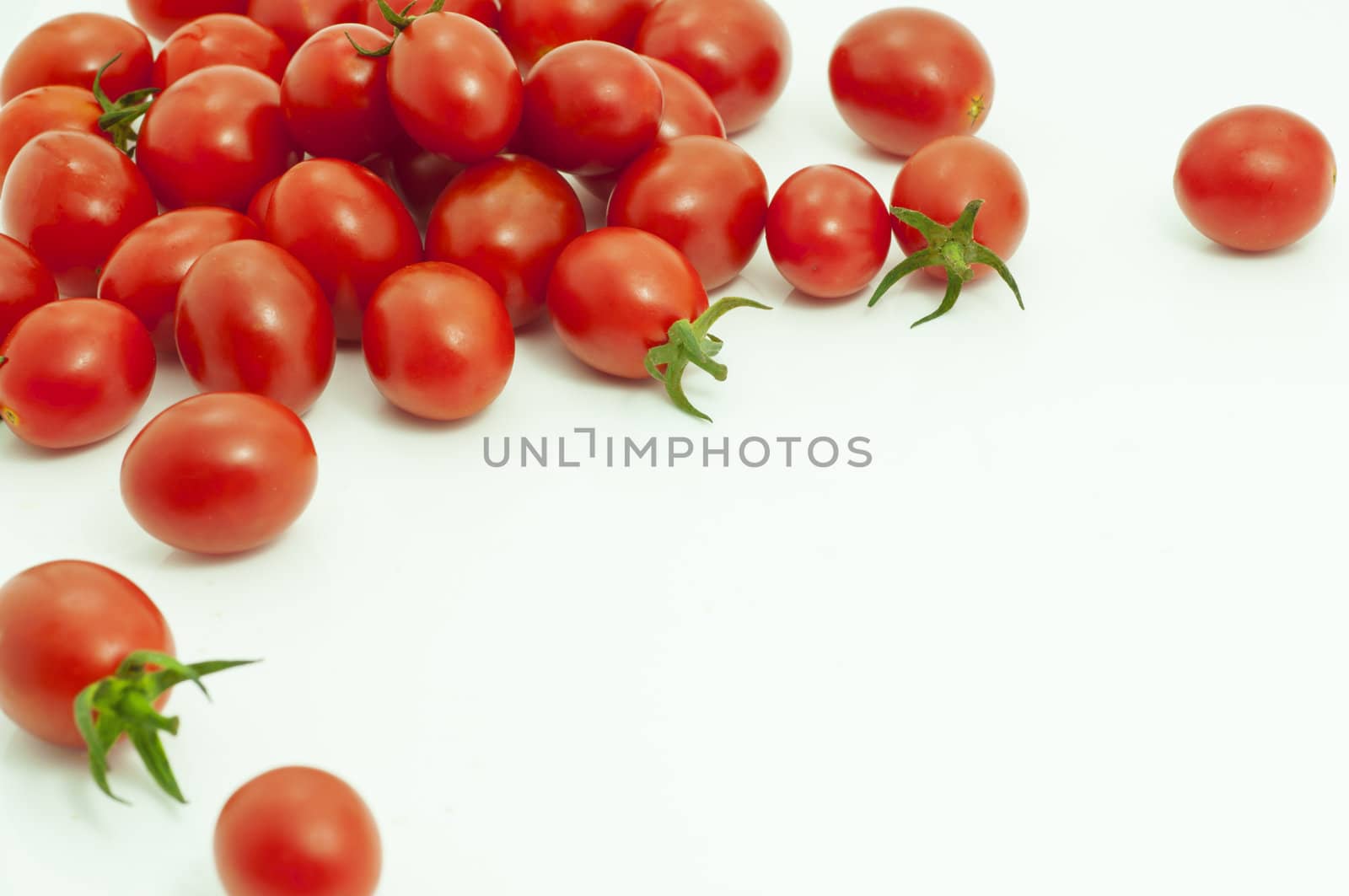 Fresh tomato by TanawatPontchour