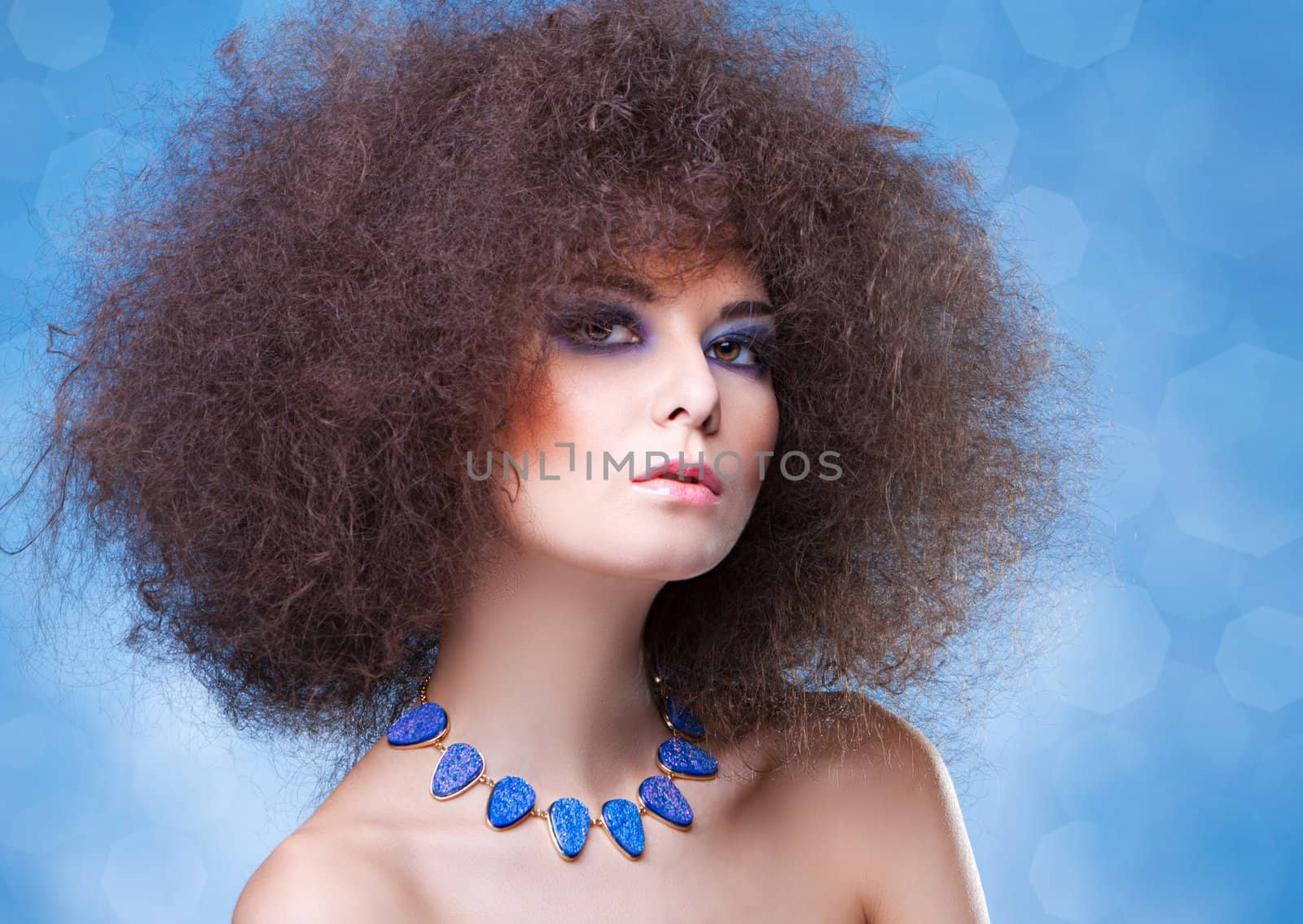 curly hair and blue make-up by nigerfoxy