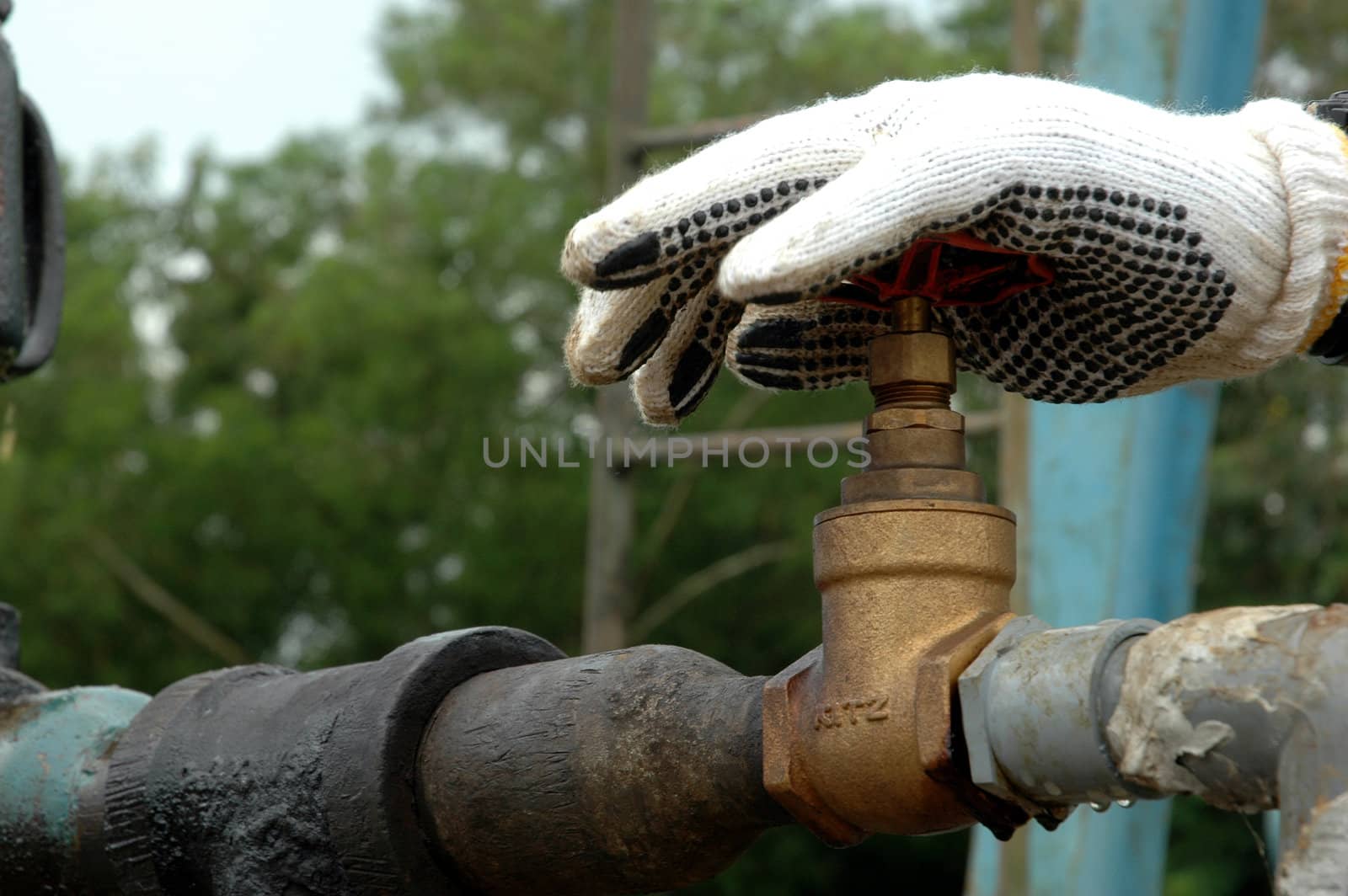hand of a miner turned oil taps