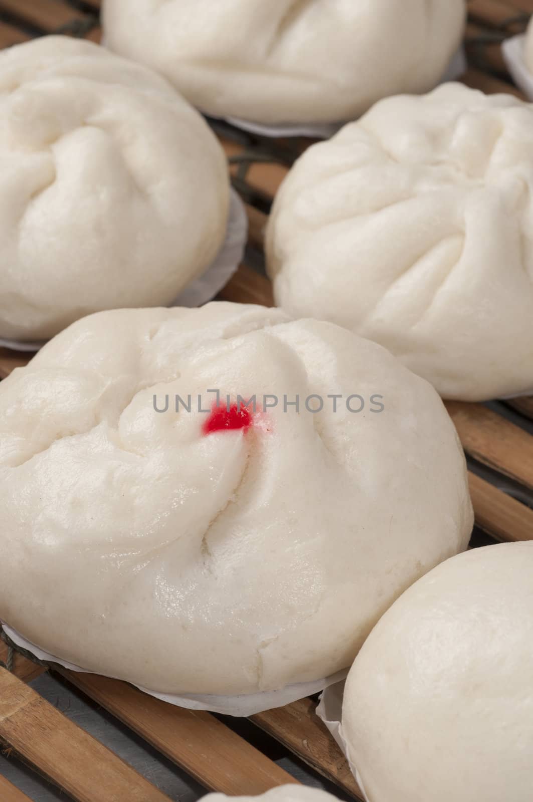 steamed chinese bun by TanawatPontchour