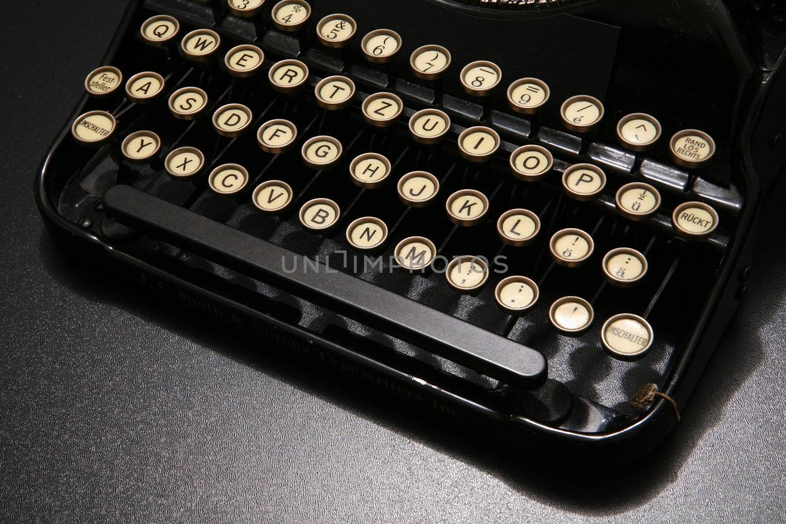 Typewriter by yucas