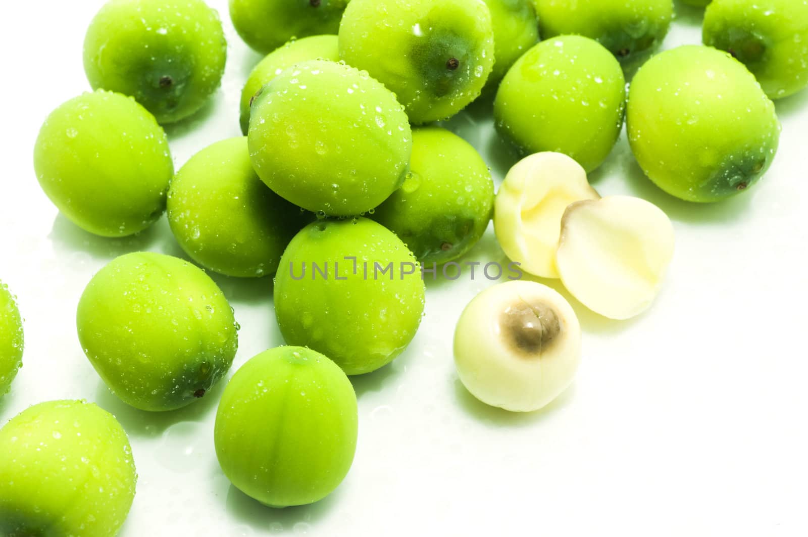  lian zi - The lotus seeds are used extensively in traditional Chinese medicine and desserts.