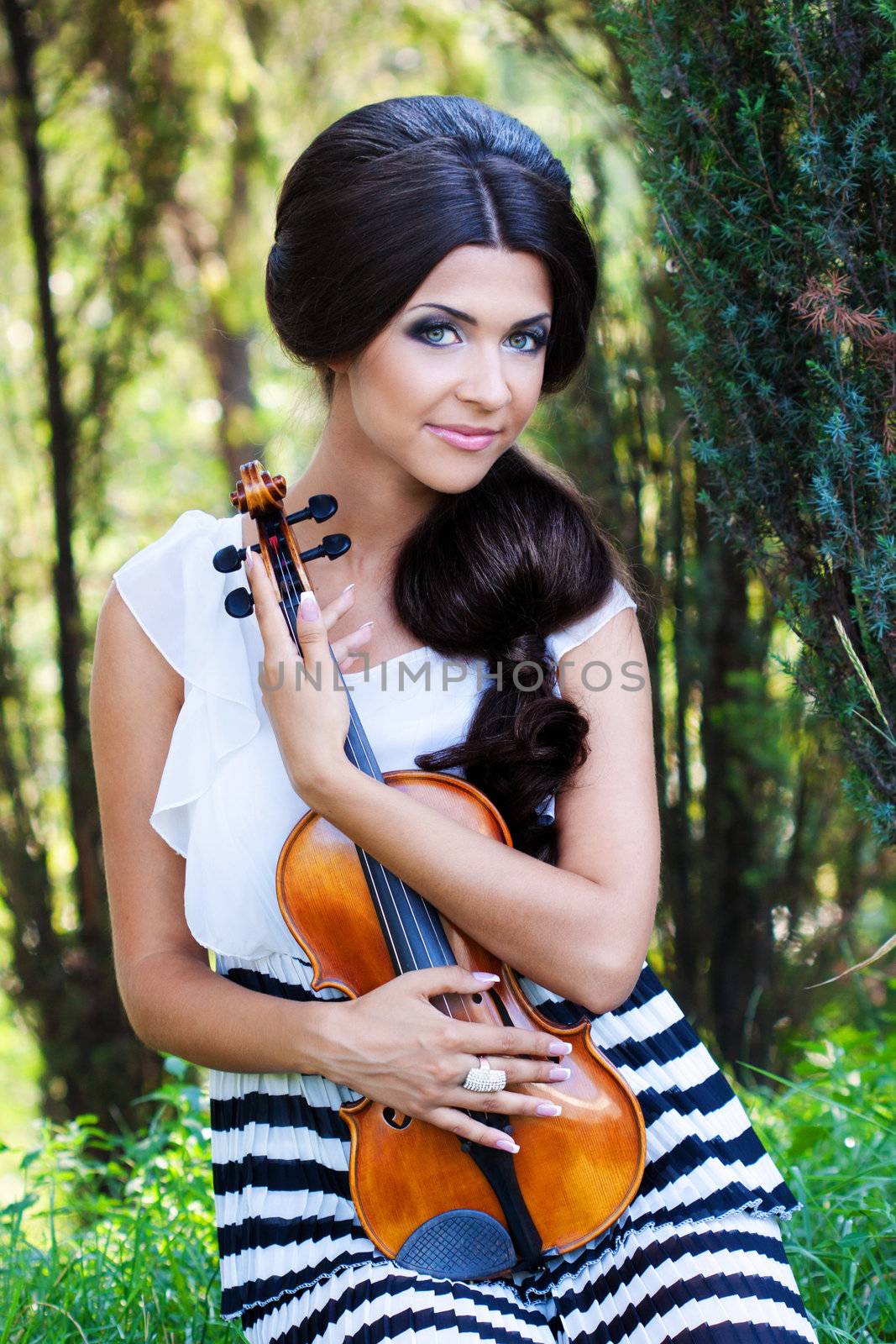 pretty violonist by oneinamillion