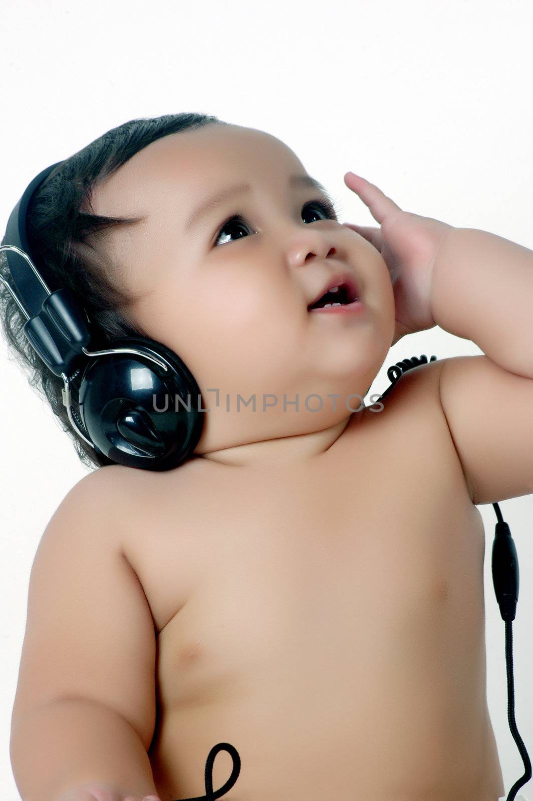 a chubby little girl listen to music with headphones by antonihalim