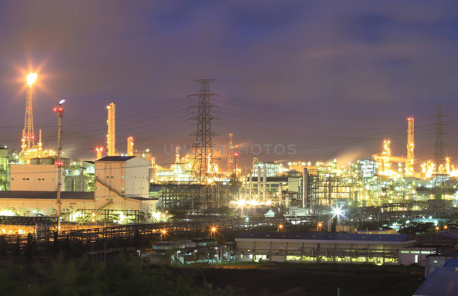 Oil refinery at twilight (Map Ta Phut Industrial Estate Rayong T by rufous