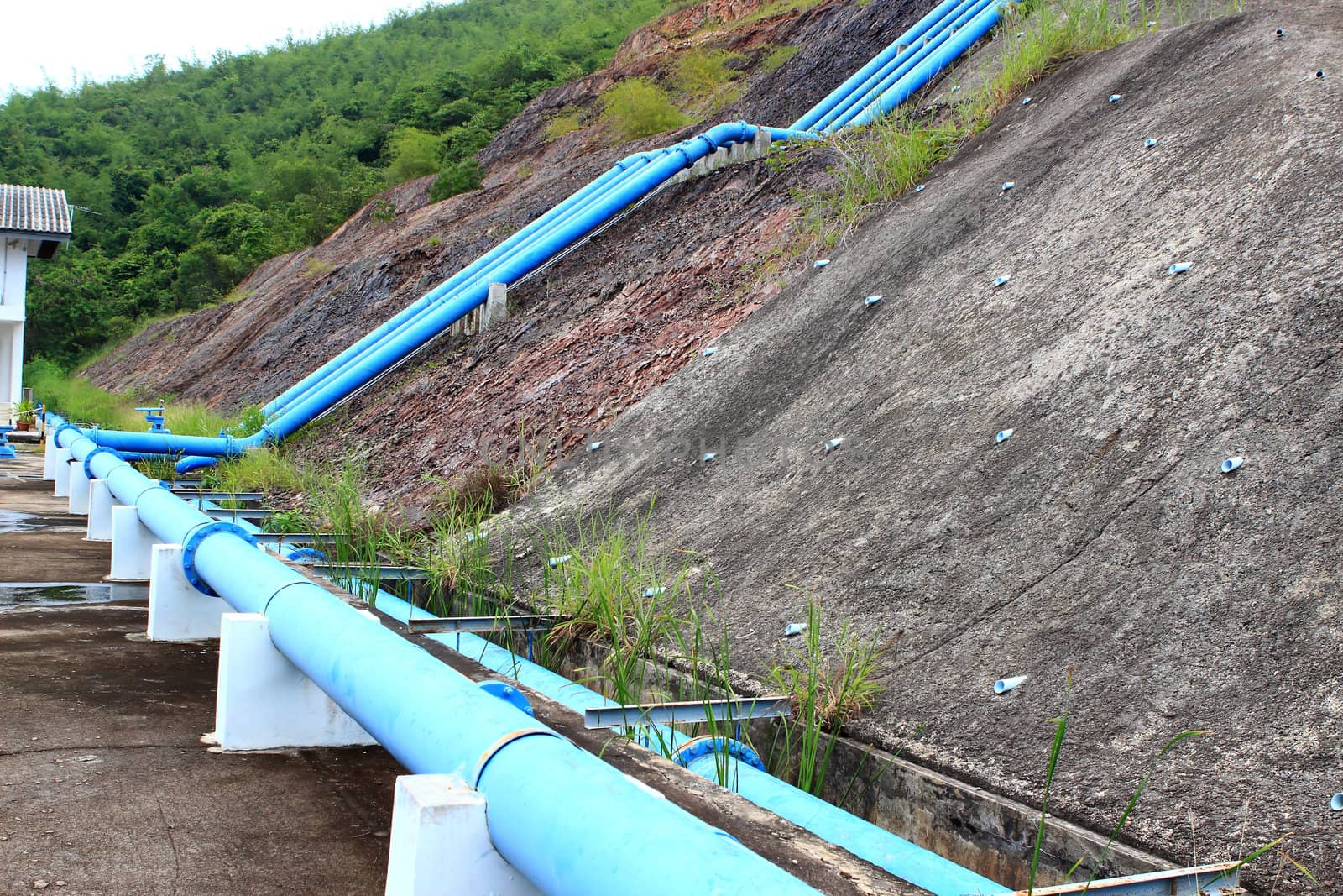 Water pipeline transporting