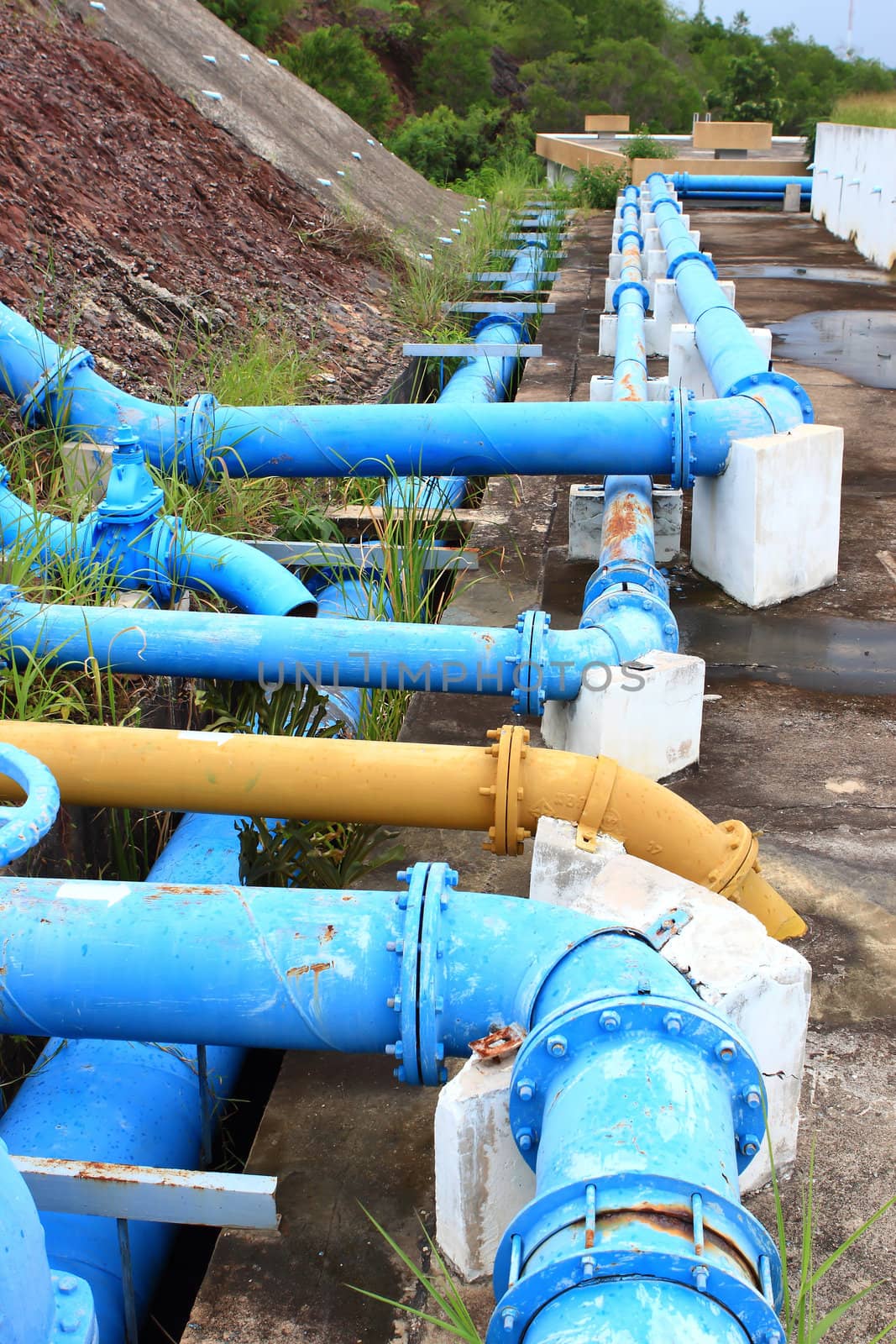 Water pipeline transporting