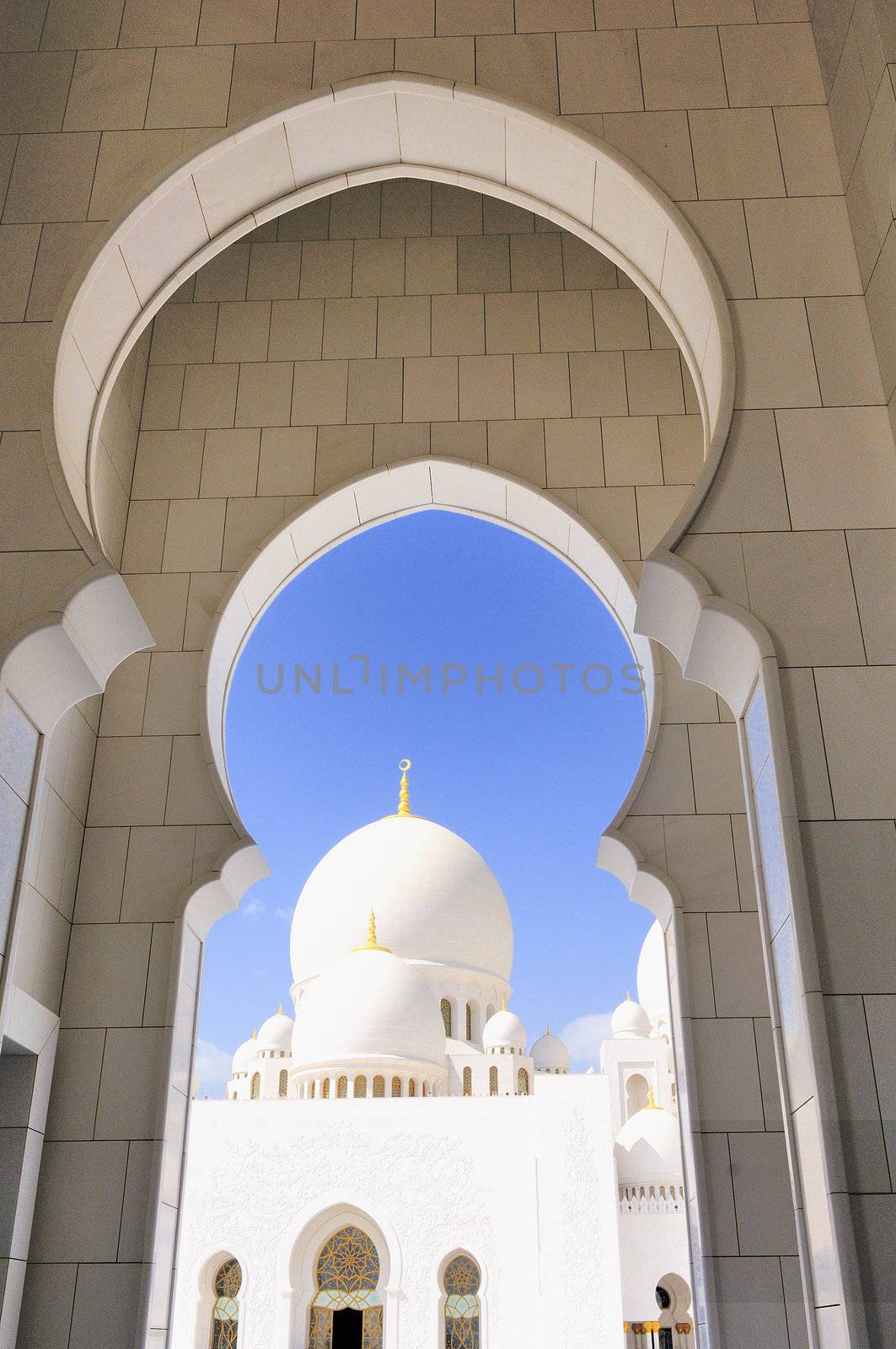 Sheikh Zayed Mosque in Abu Dhabi, by ventdusud