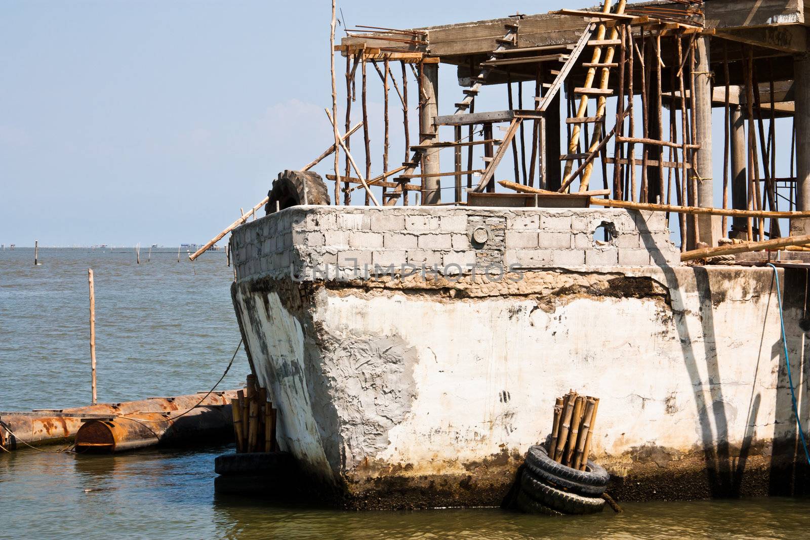 Vessel made ​​of concrete. Construction to be a restaurant.