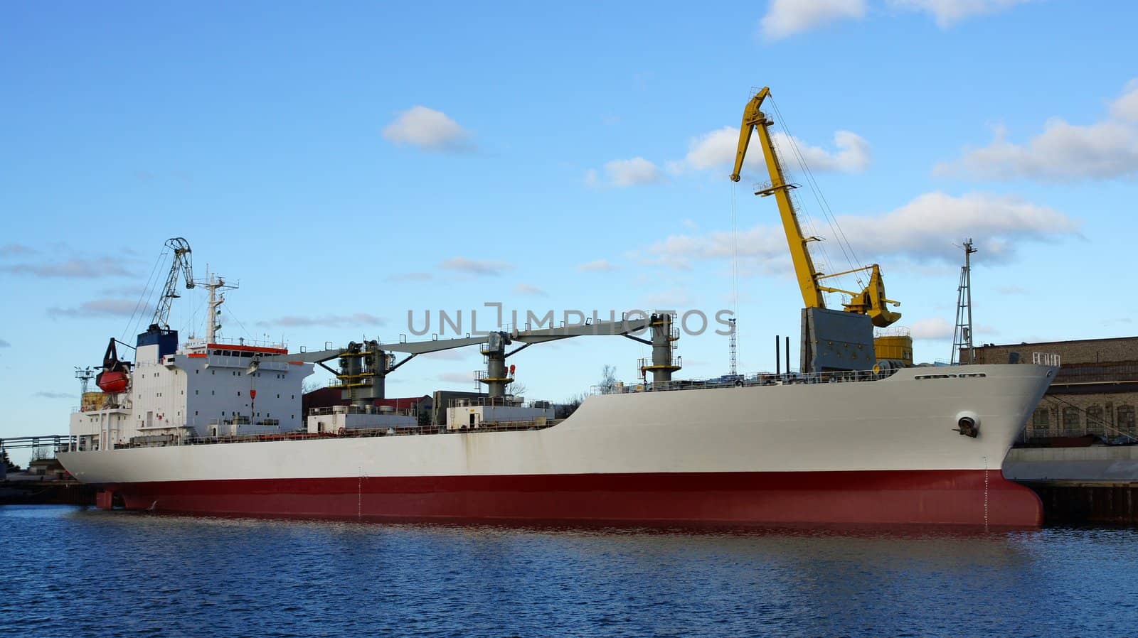 The cargo ship costs at a mooring