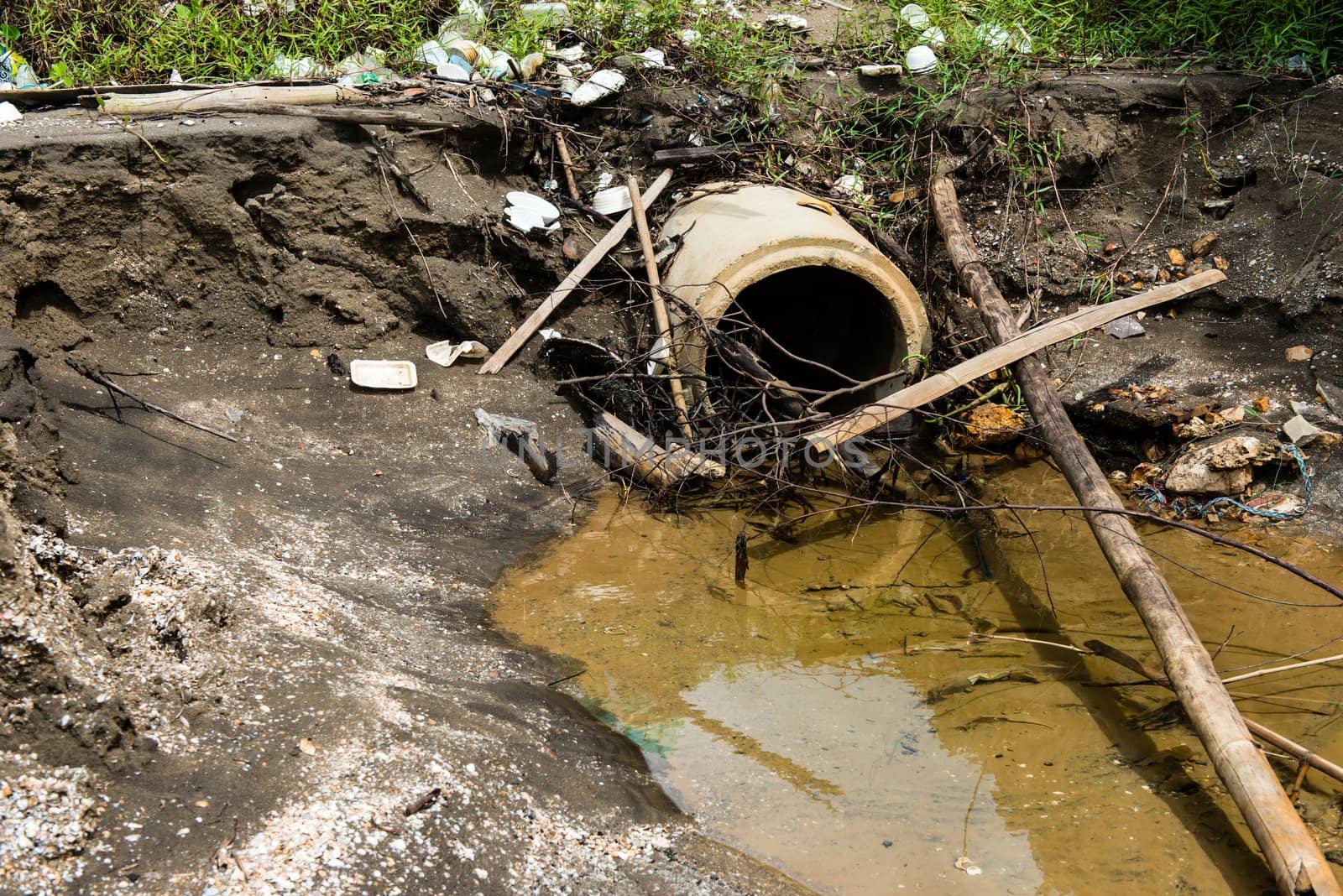 Dirty and dangerous sewage drain by sasilsolutions