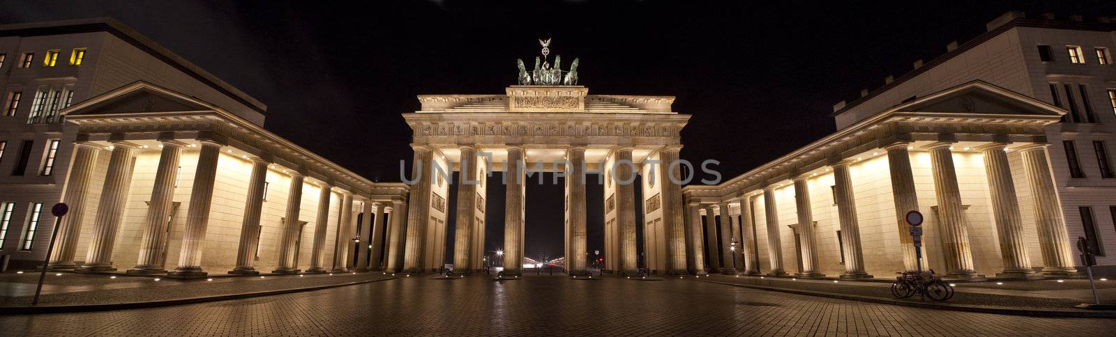 Brandenburg Gate in Berlin by chrisdorney