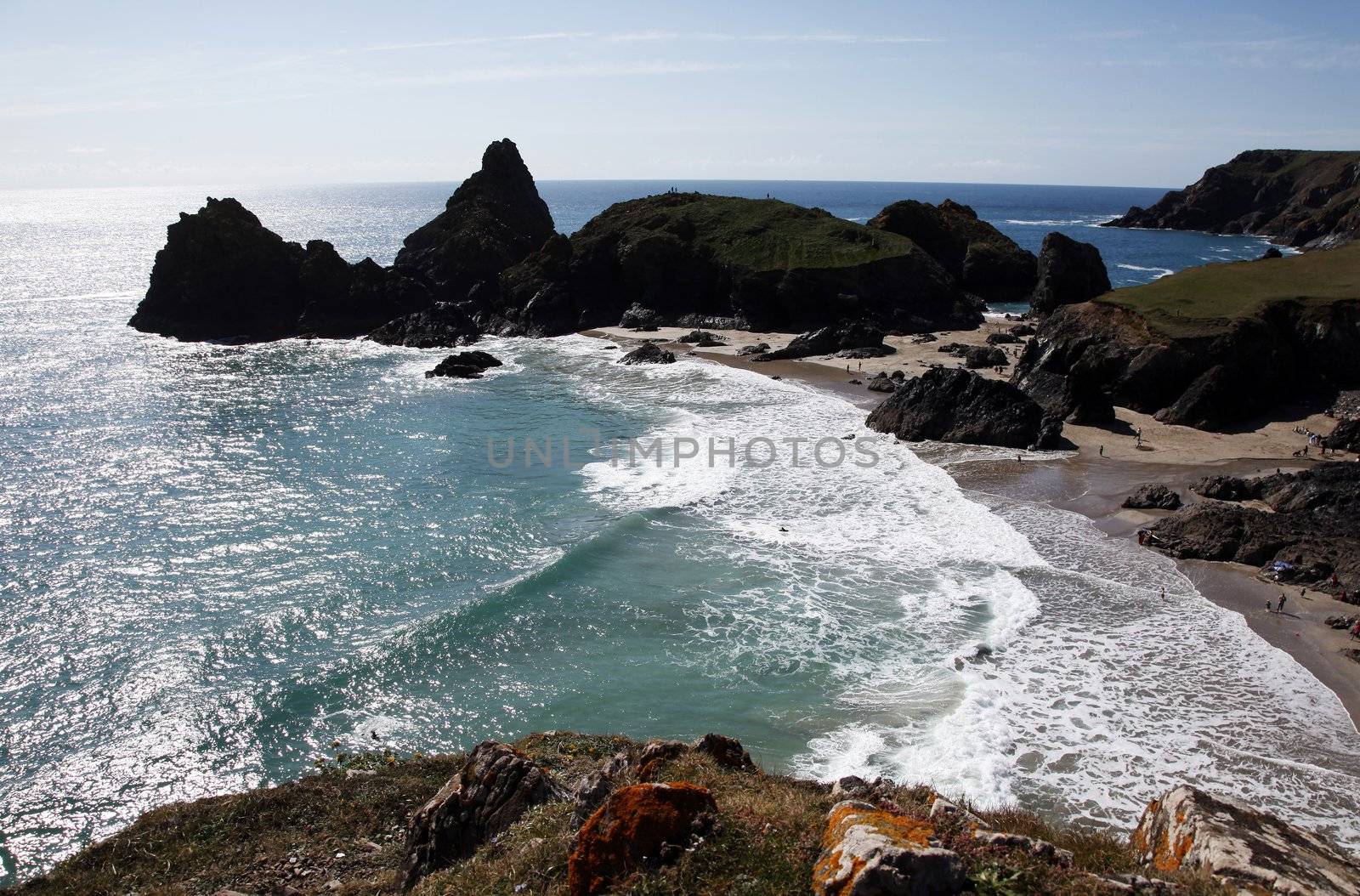 Rolling waves at Kynance Cove, Cornwall by olliemt