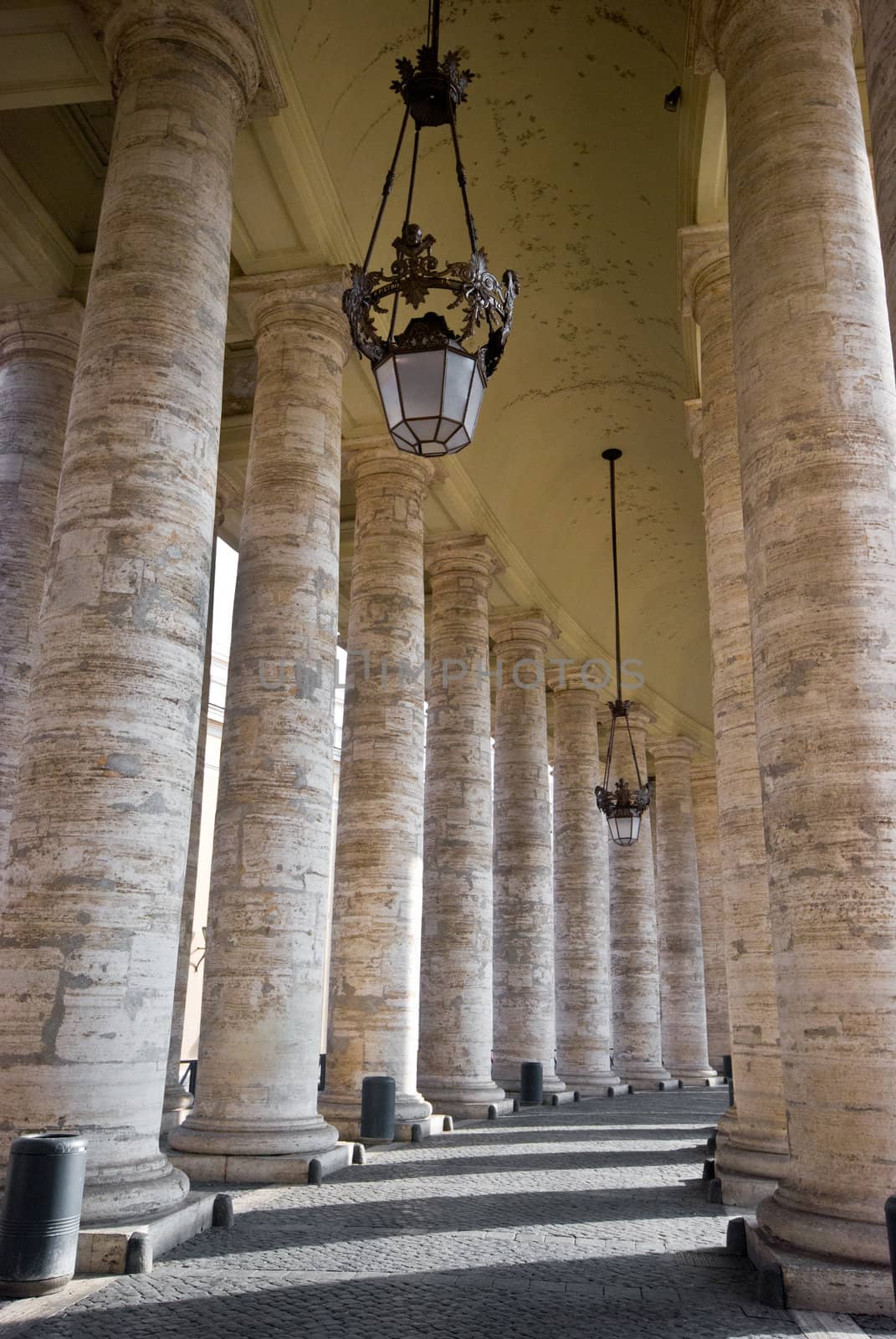 columns surrounding the famous Piazza San Pietro