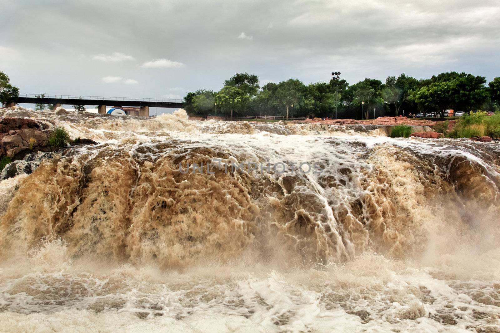 The Falls of the Big Sioux River  by wolterk