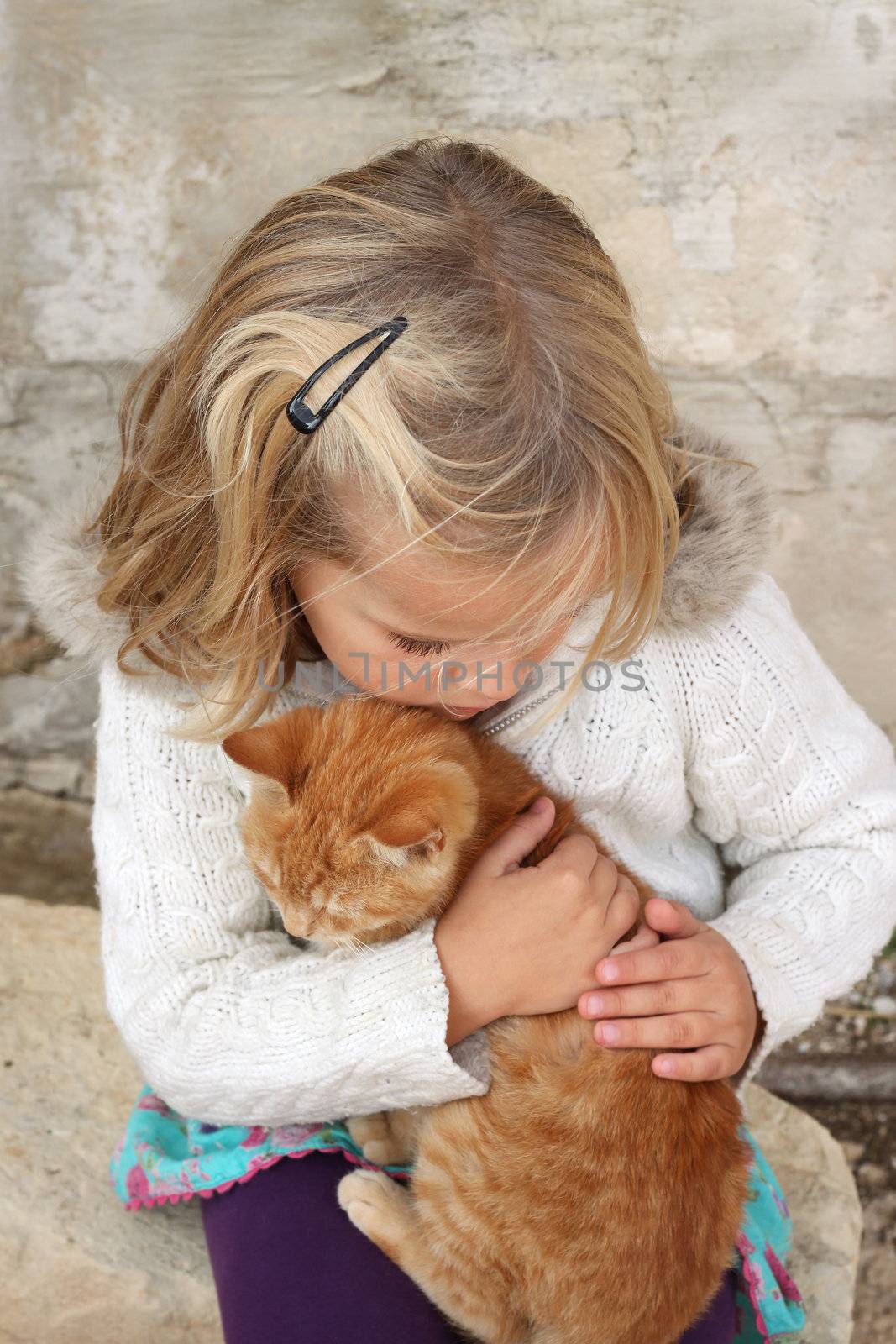 5 year old girl holding a cat
