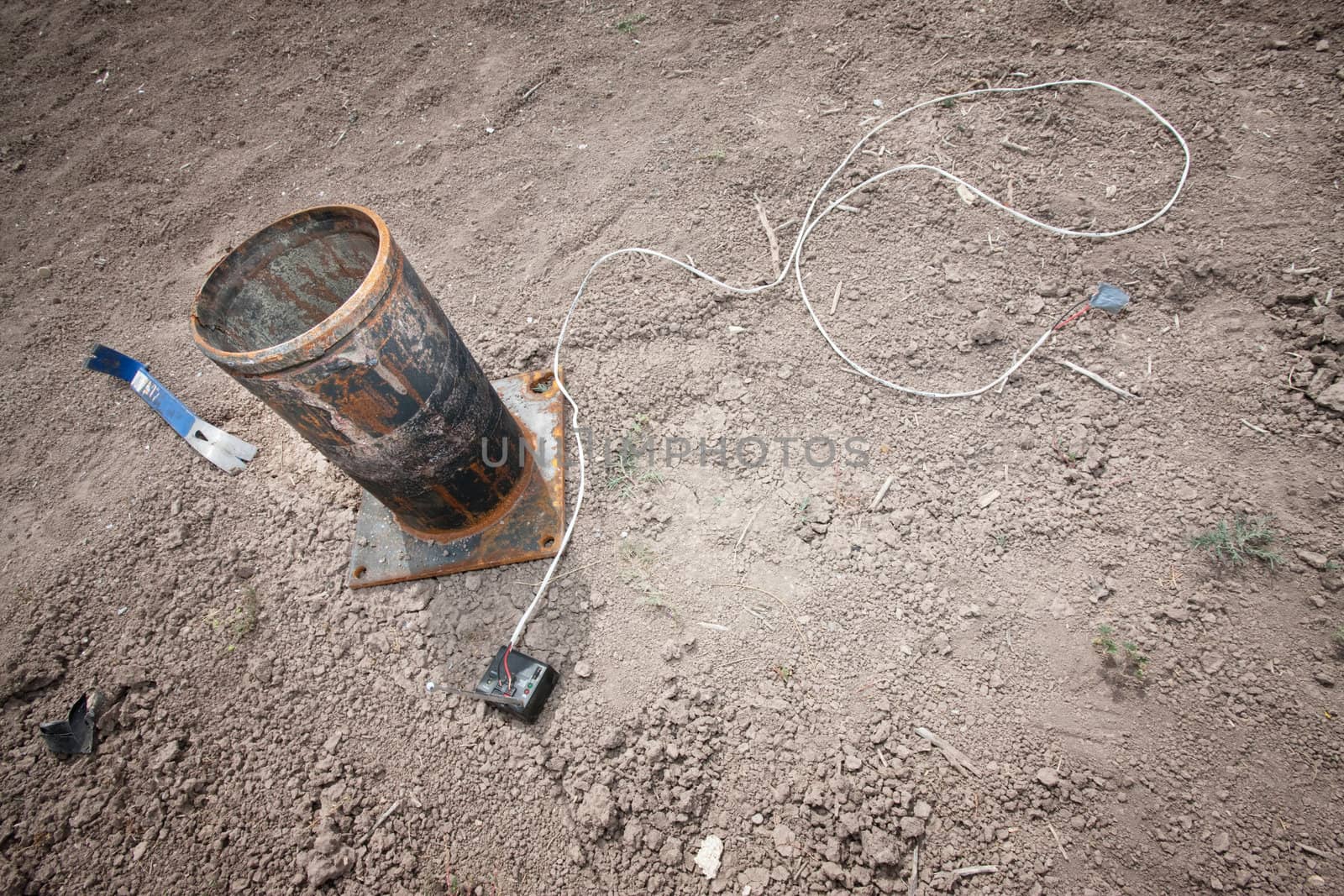 Special effects explosive mortar with remote control