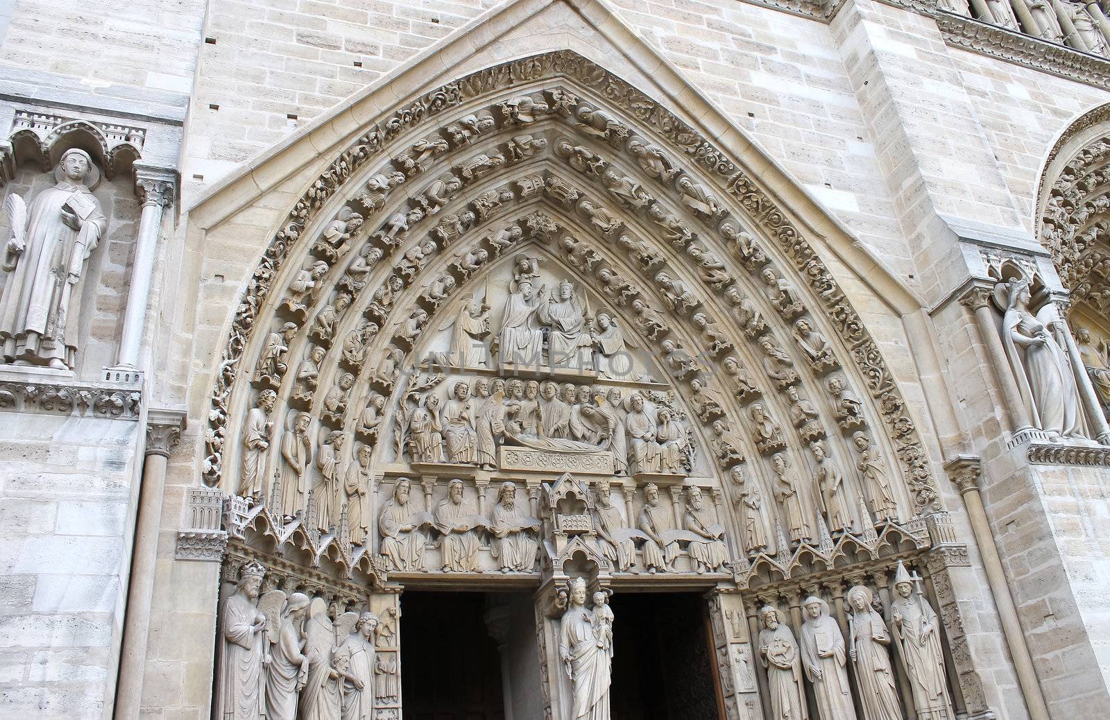 Entrance to the Notre Dame de Paris. France by NickNick