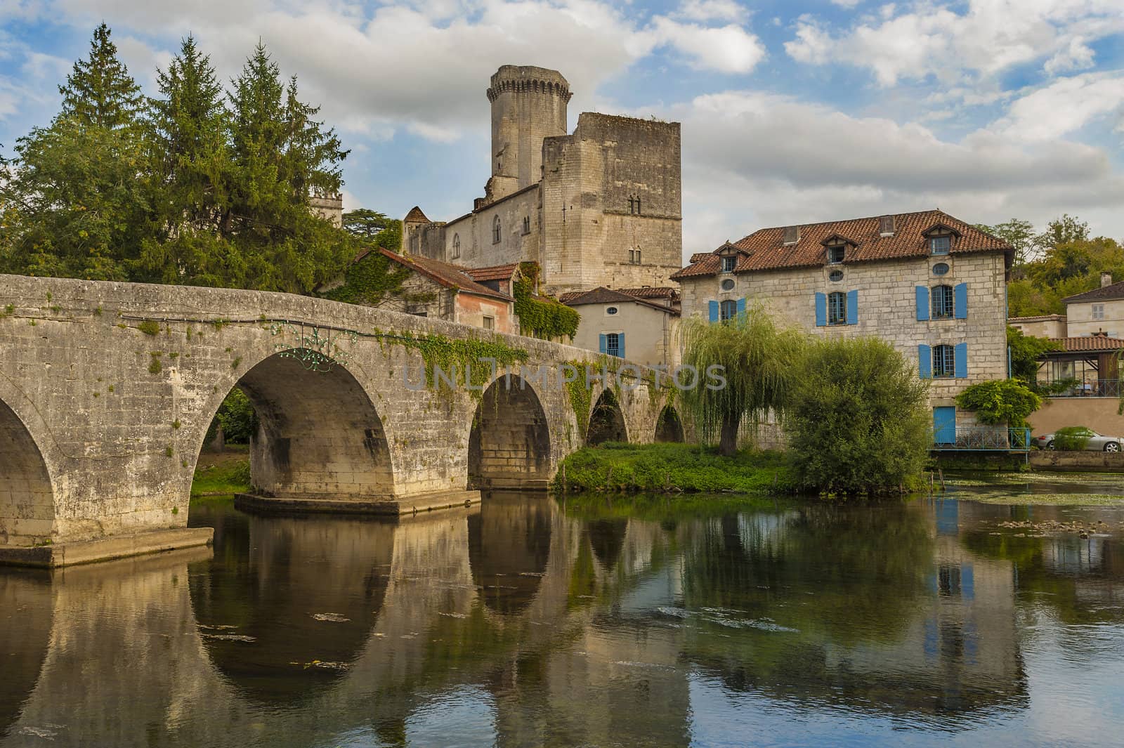 Bridge and medieval castle by f/2sumicron