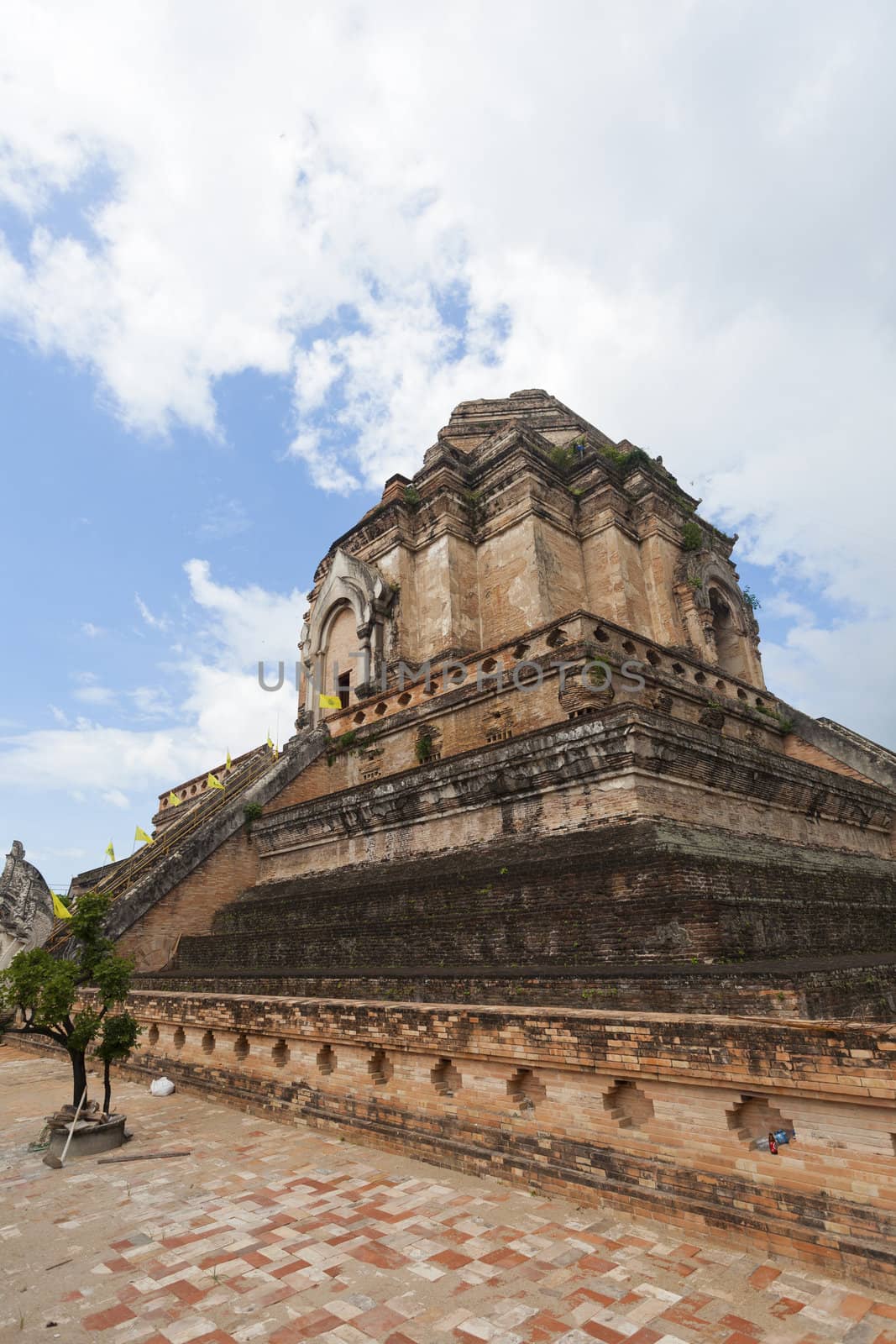 Wat Chedi Luang temple in Chiang Mai, Thailand.