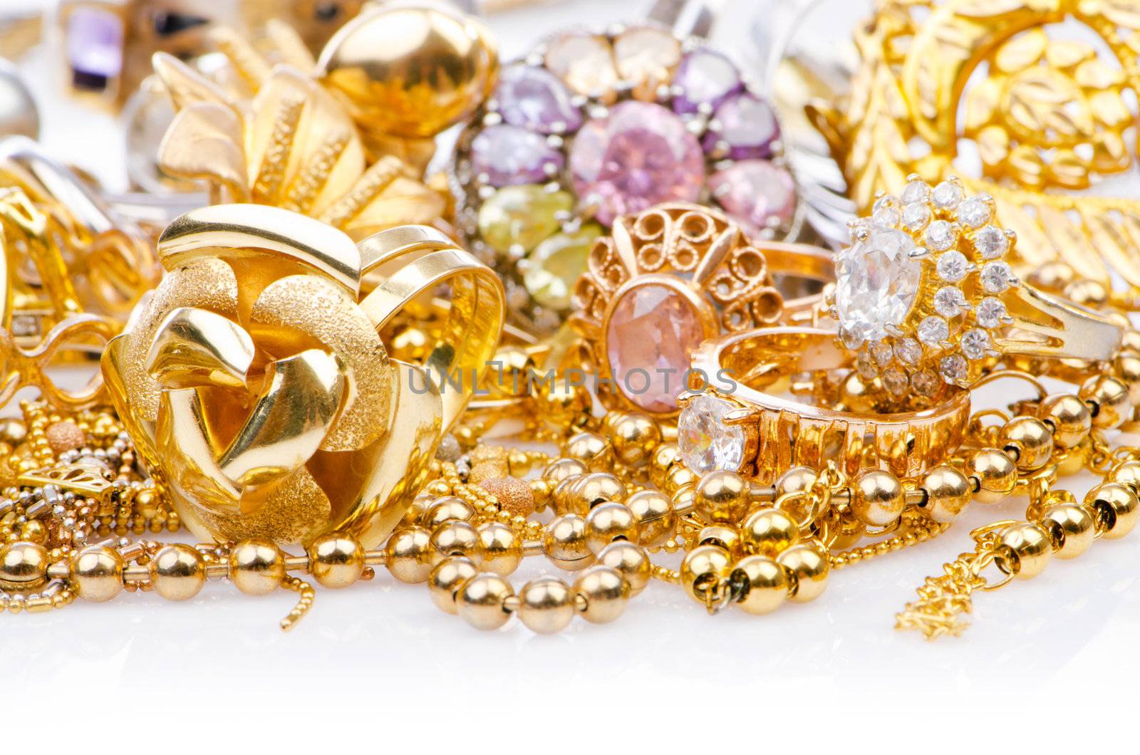 Large collection of gold jewellery 