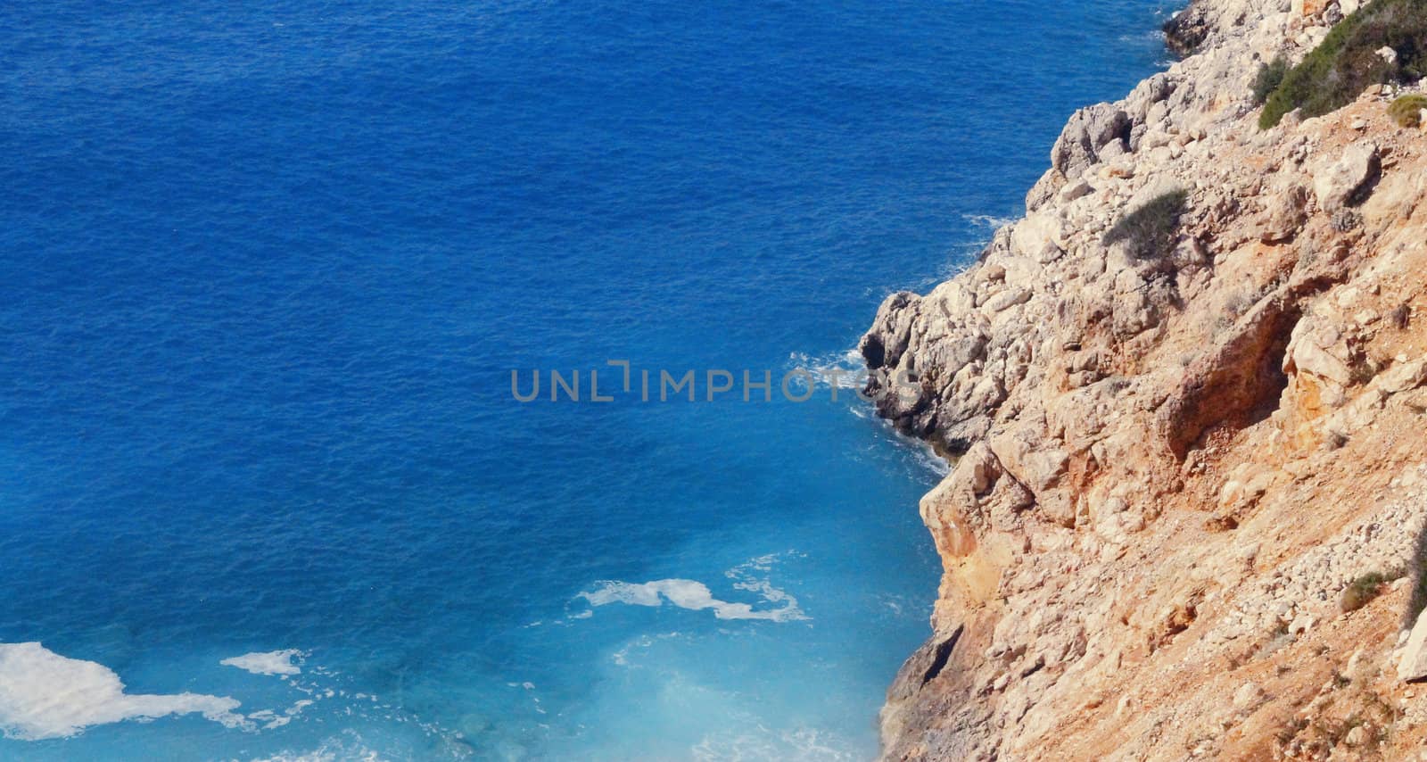 Mediterranean shore of Turkey . The autumn seaside