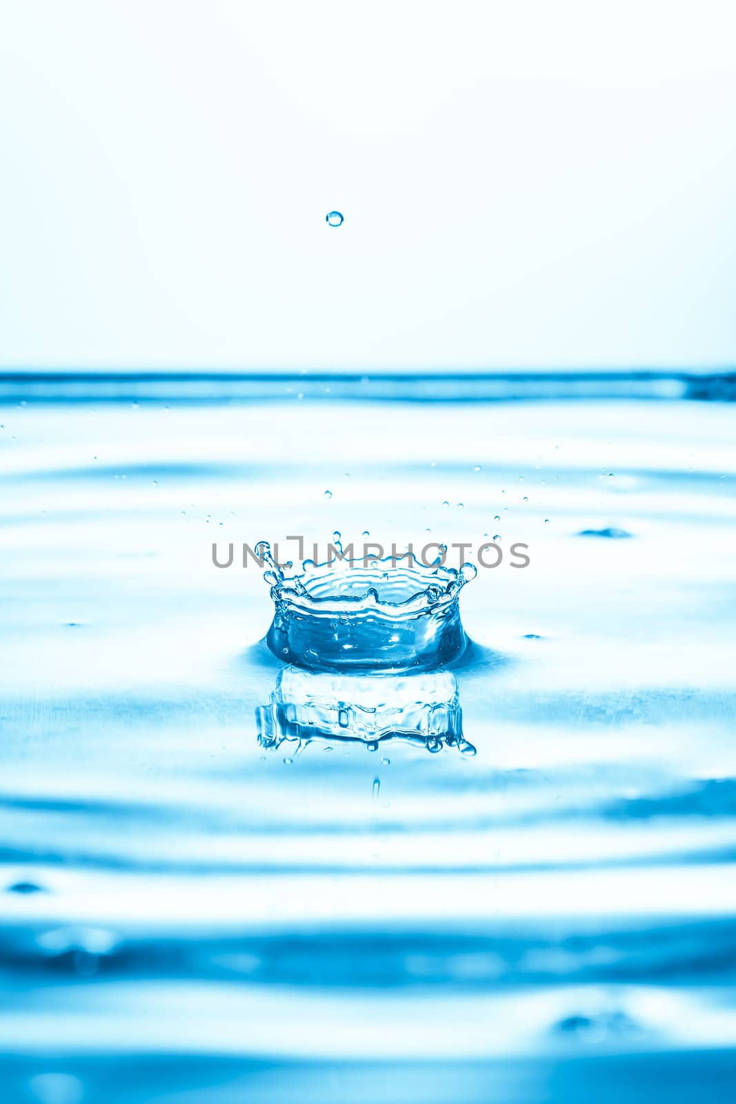 An image of a beautiful water background