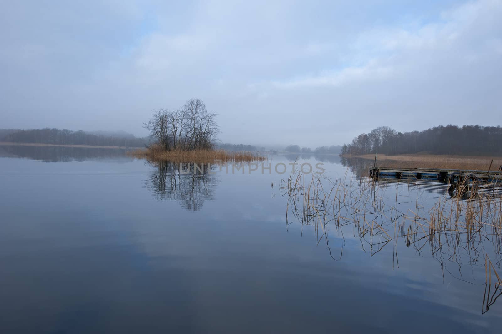 Scenic view of a tranquil november morning at lake