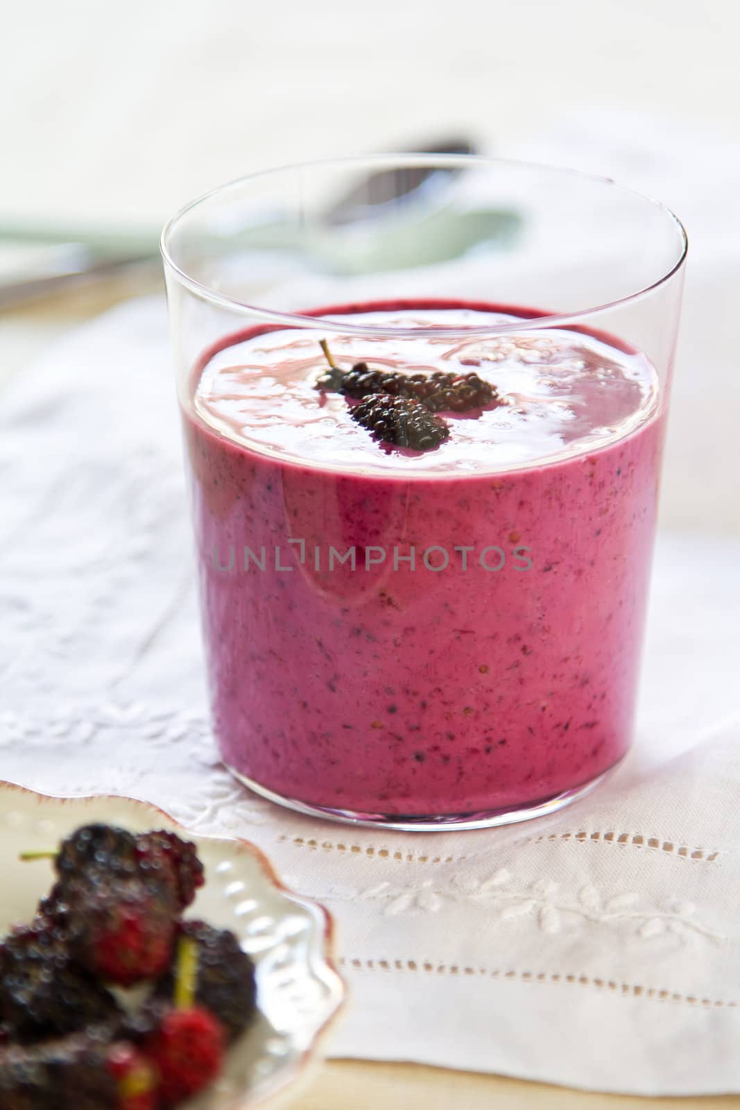 Fresh Mulberry blend with yogurt