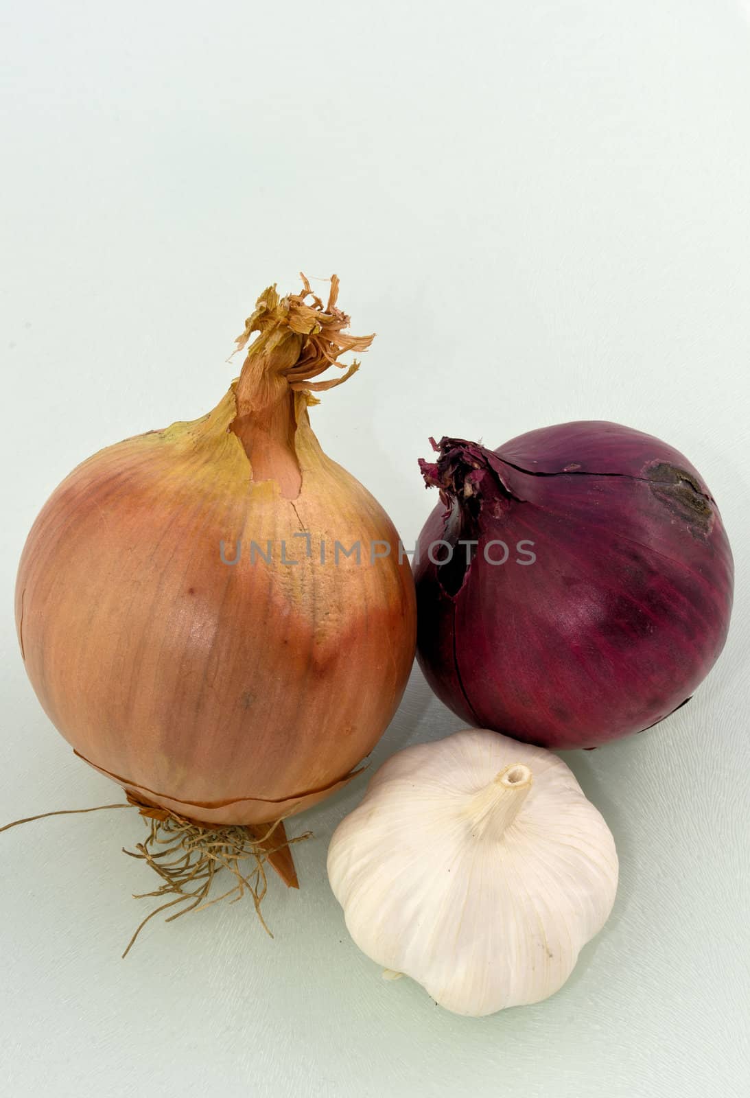 Red onion , gold onion and garlic