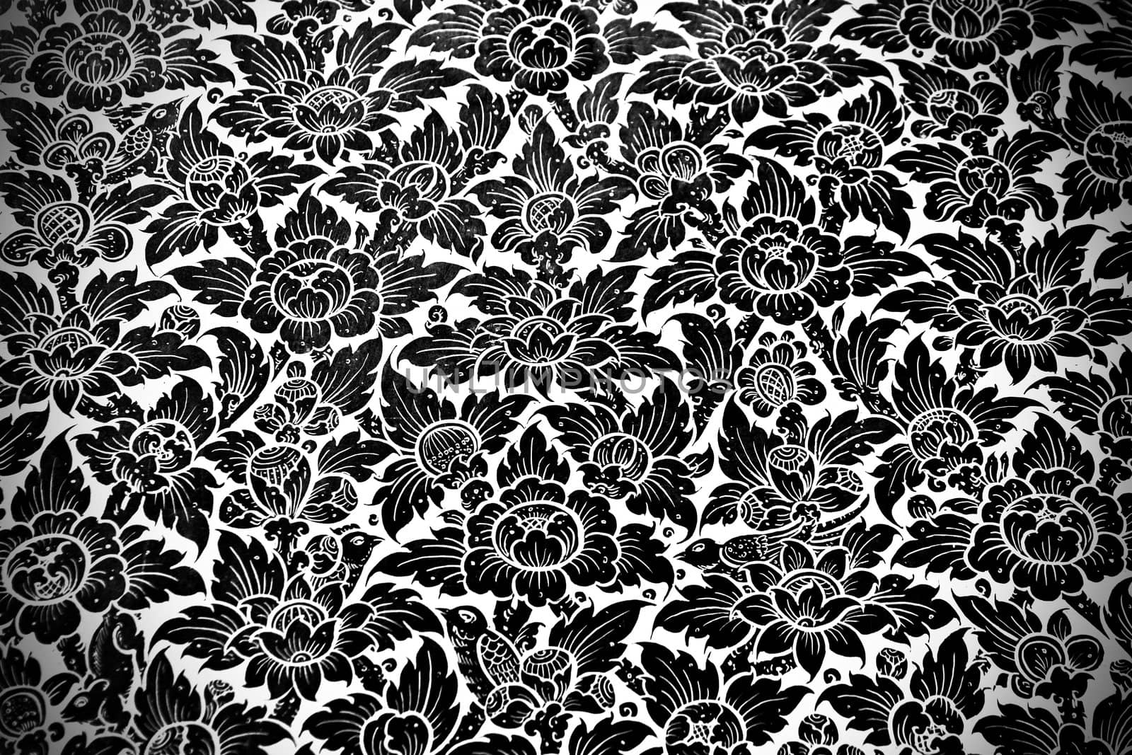 Flowers on the wall are beautifully drawn.