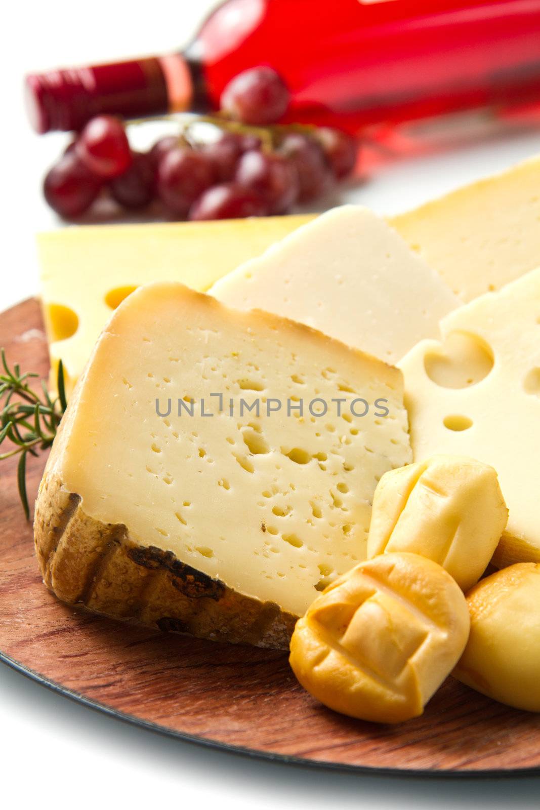 Red wine with  cheese selection over white  by lsantilli