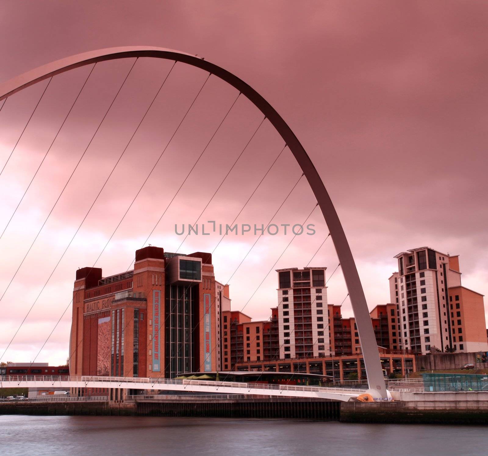 Tyne river millenium bridge by olliemt