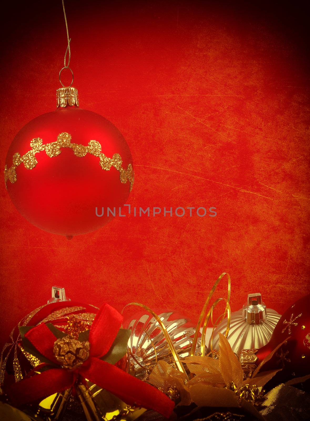 red grunge christmas background with christmas balls